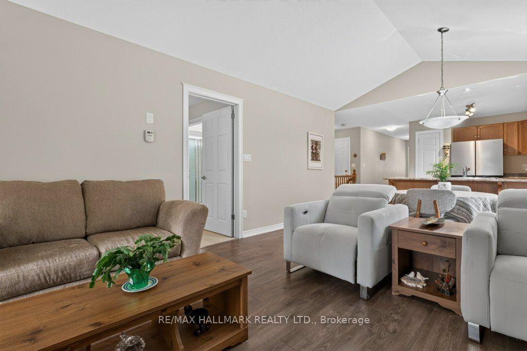 22 Jenny Crescent 18 Property Photo 16