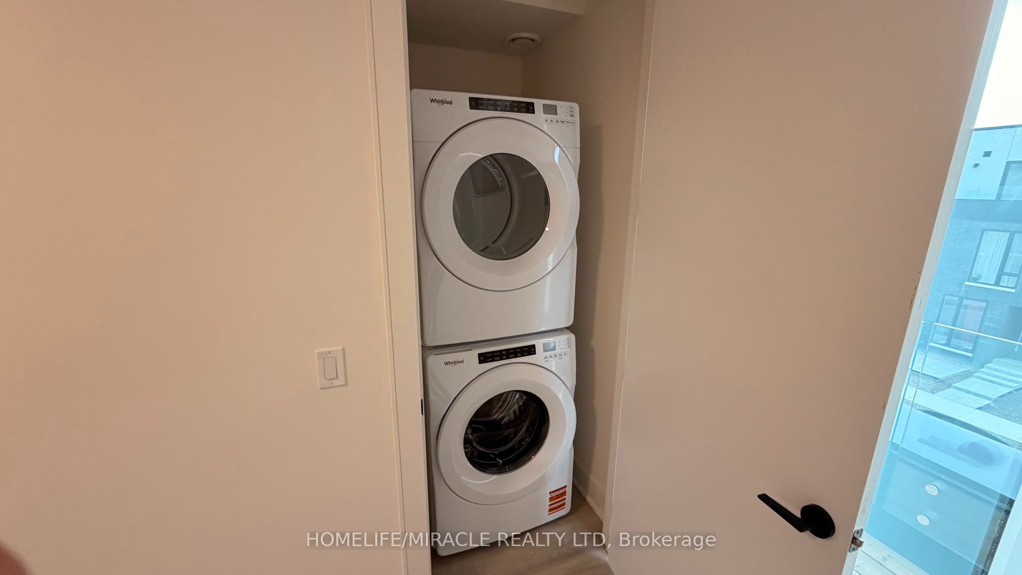 97 Everett Common Property Photo 15