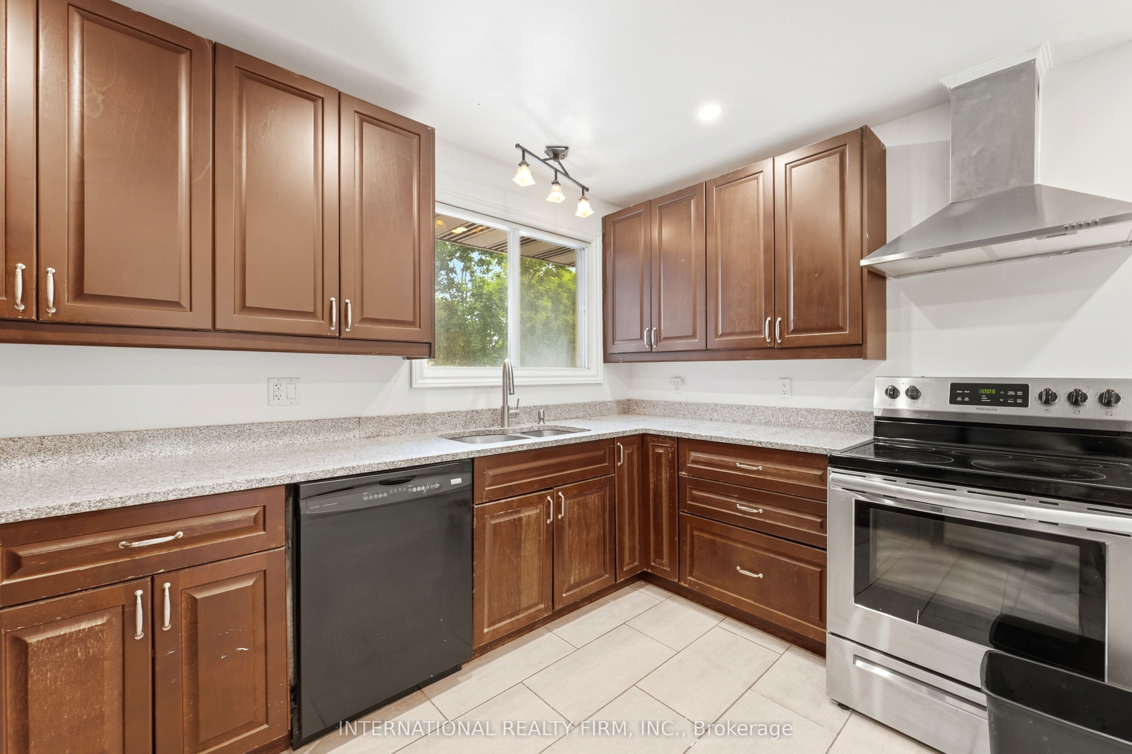 1213 Erindale Drive Property Photo 14