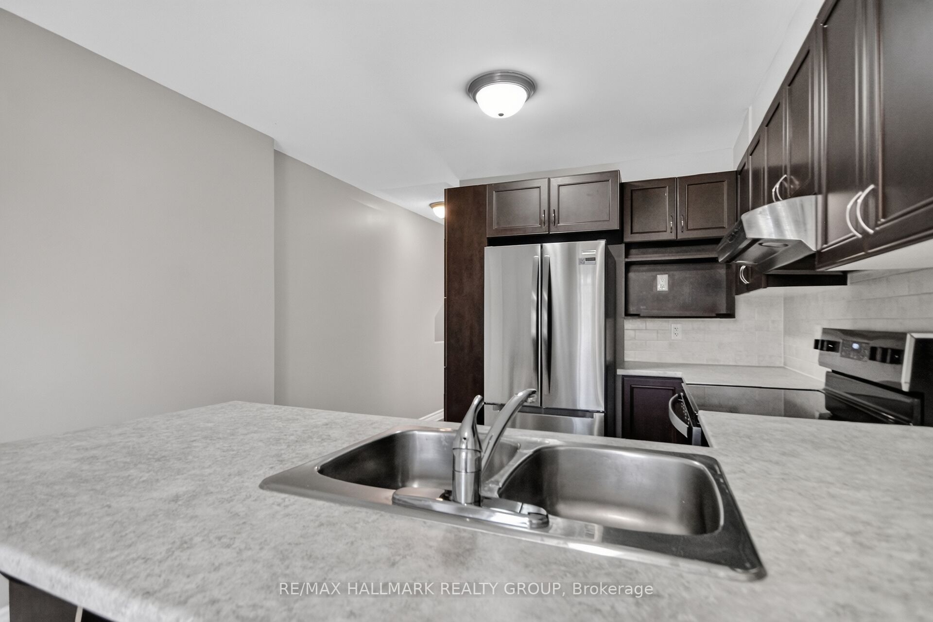 580a Chapman Mills Drive Property Photo 8
