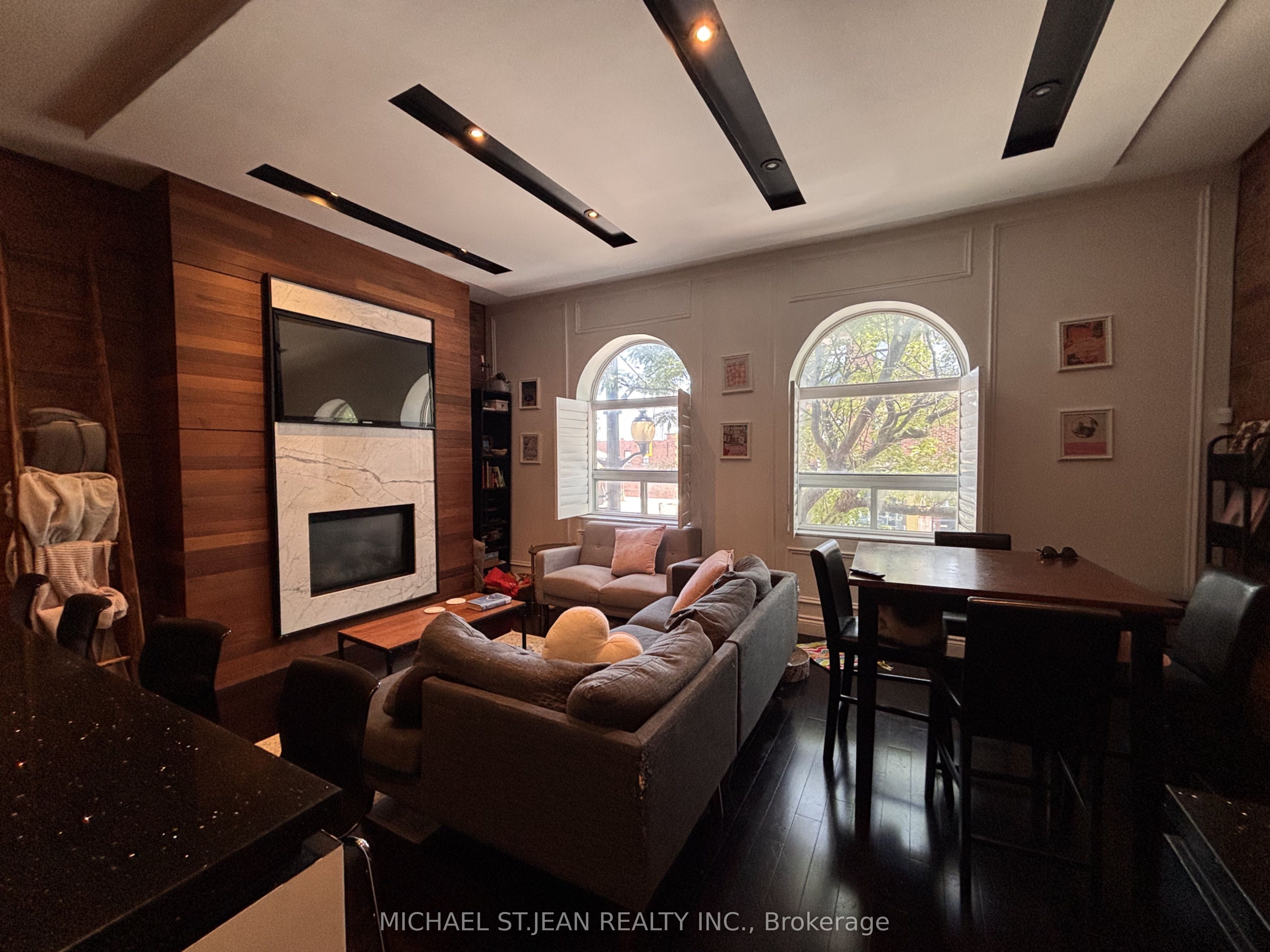 301 James Street N Upper Property Photo 2