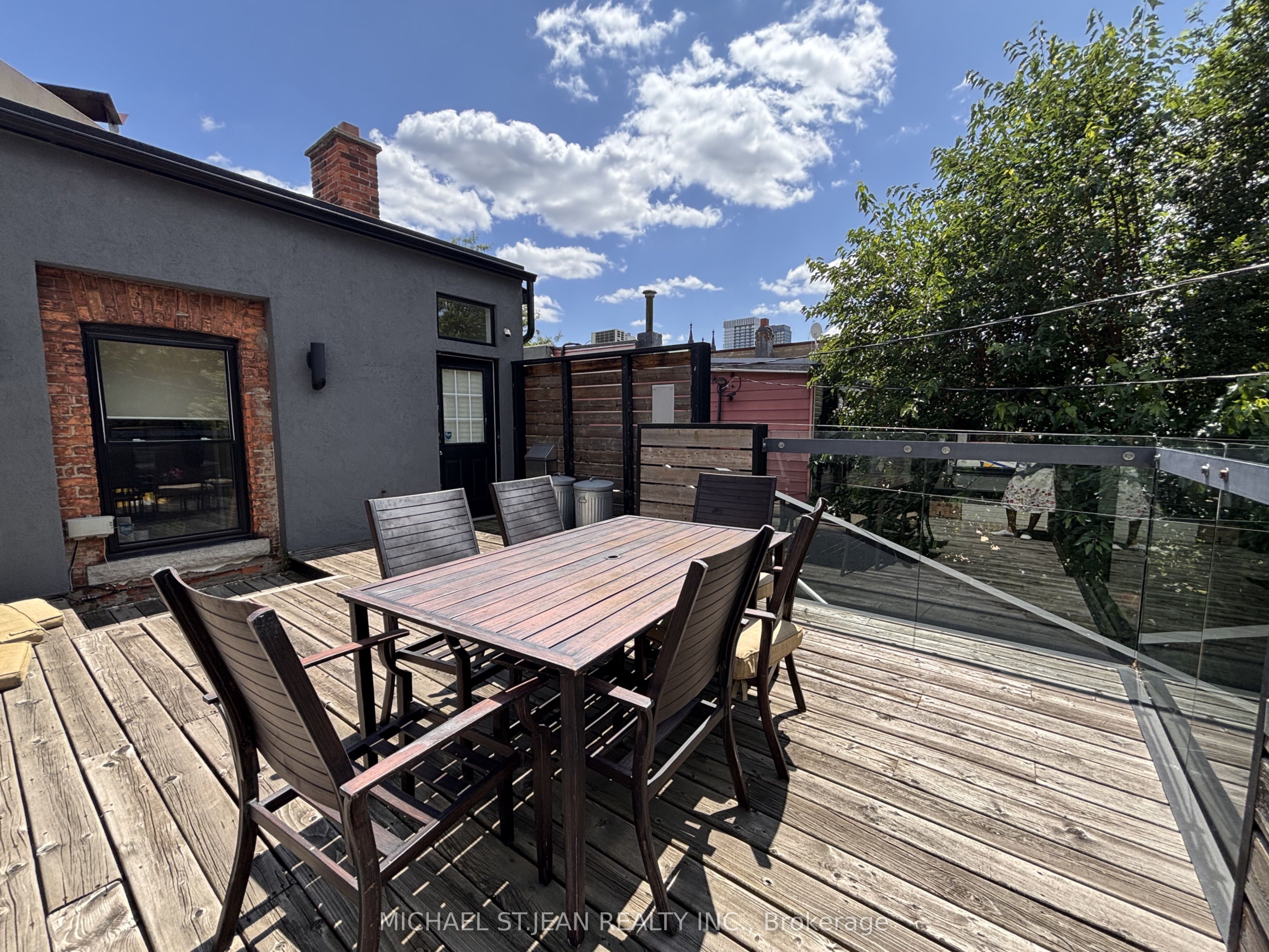 301 James Street N Upper Property Photo 9