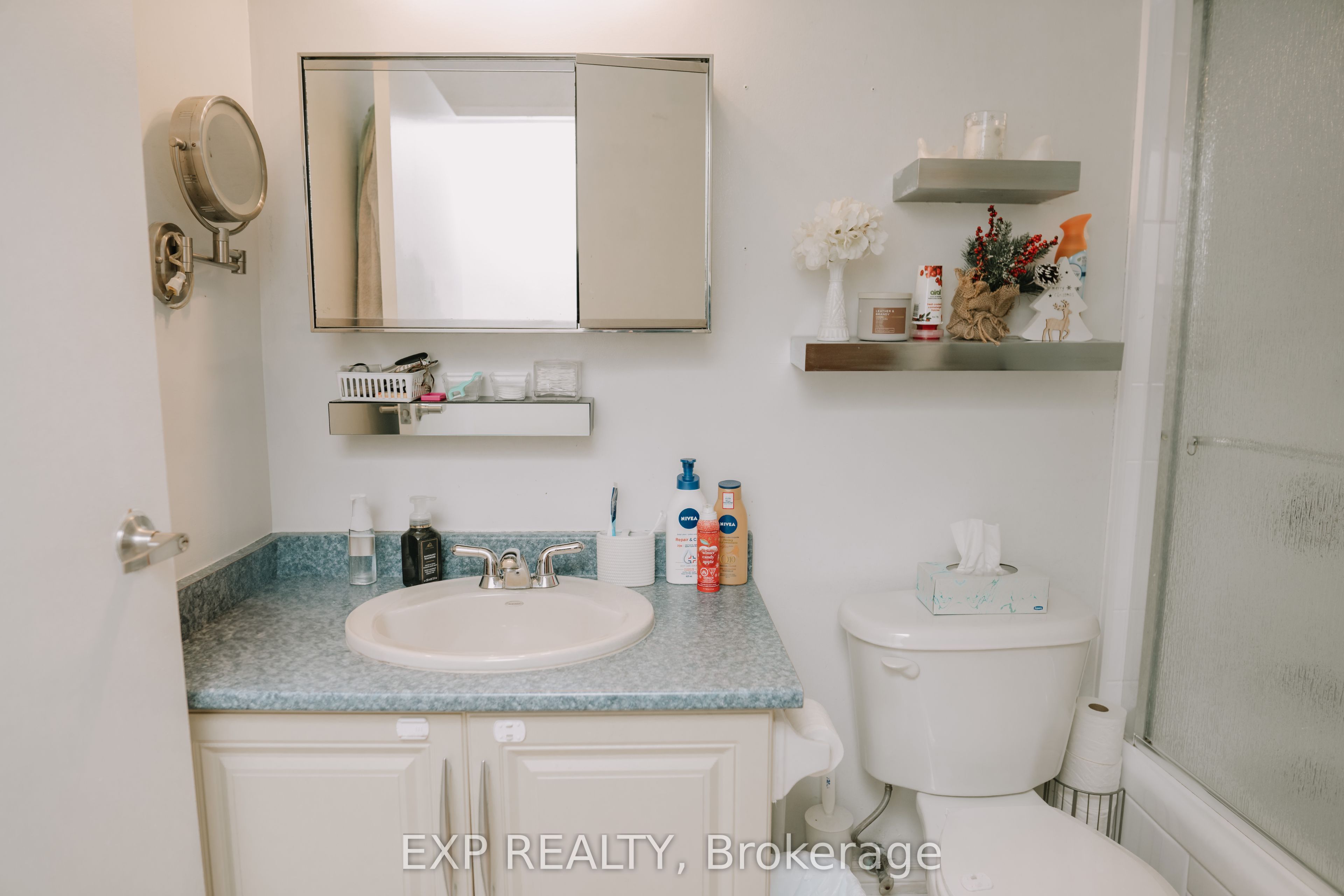858 Commissioners Road E 1207 Property Photo 7