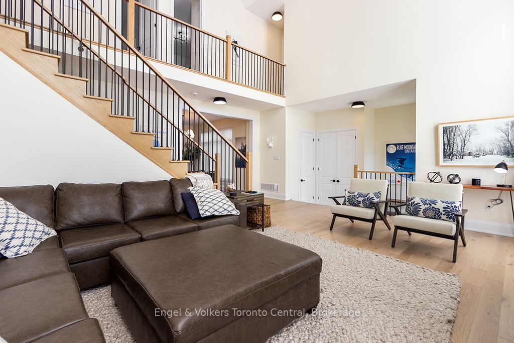160 Springside Crescent Property Photo 6