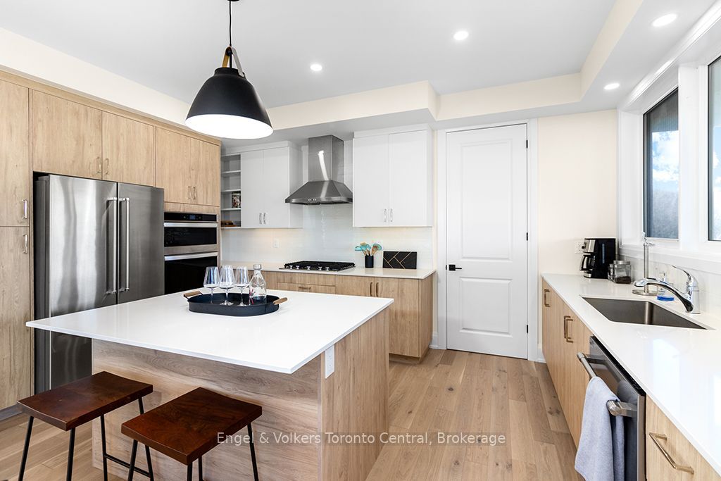 160 Springside Crescent Property Photo 8