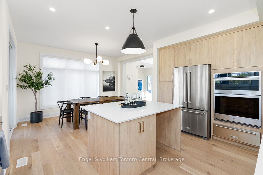 160 Springside Crescent Property Photo 11