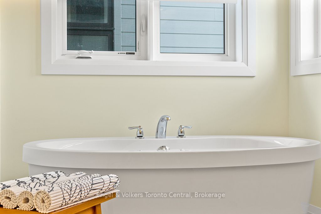 160 Springside Crescent Property Photo 20