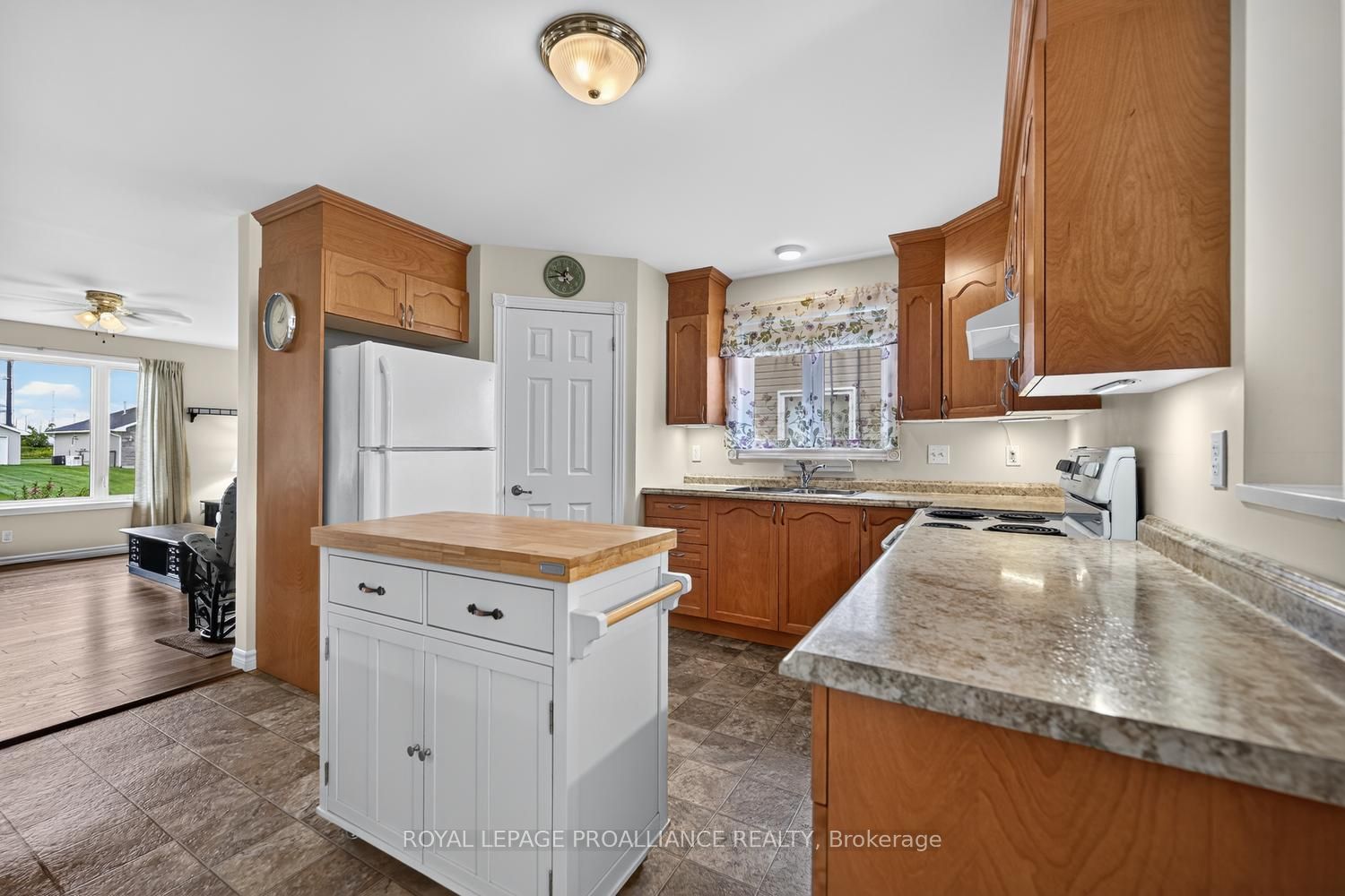 10726 West End Terrace E Property Photo 13