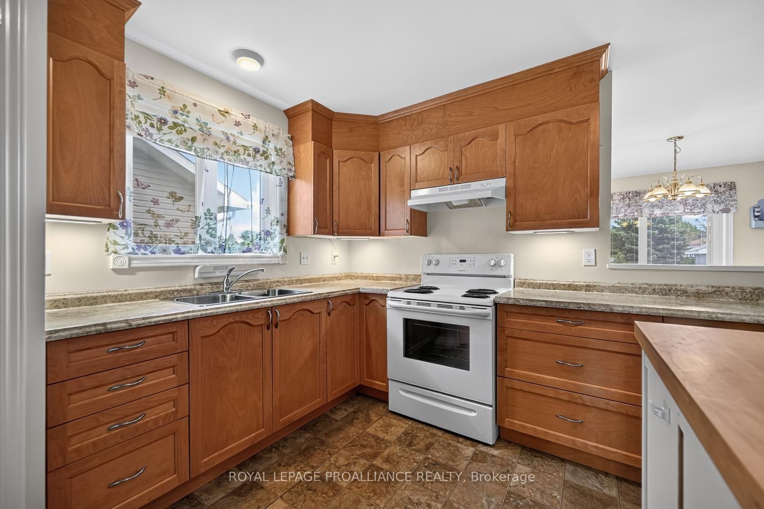 10726 West End Terrace E Property Photo 14