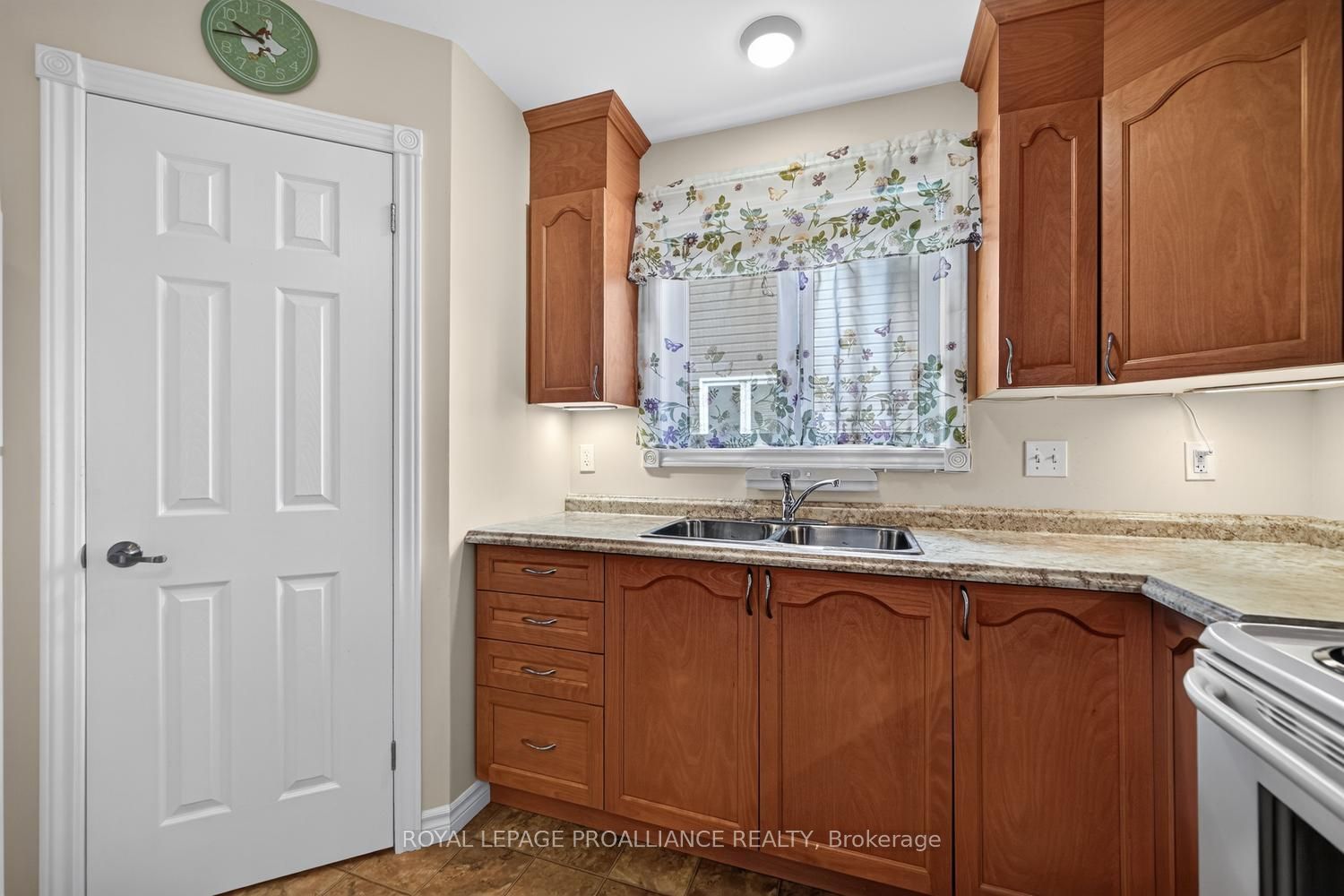 10726 West End Terrace E Property Photo 16