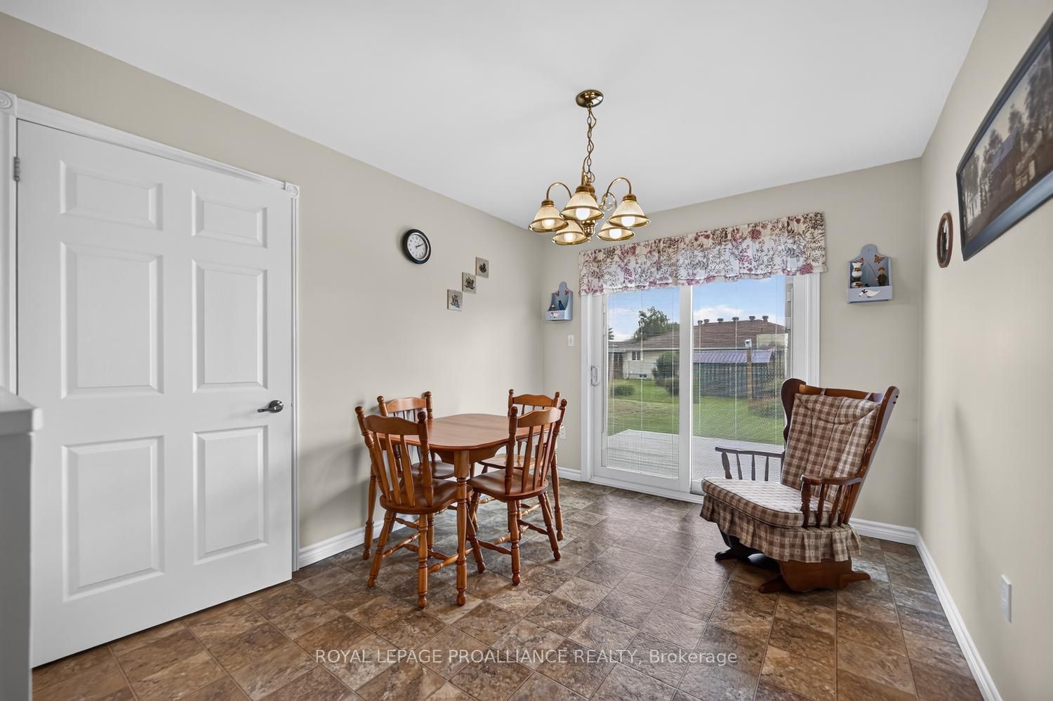 10726 West End Terrace E Property Photo 18