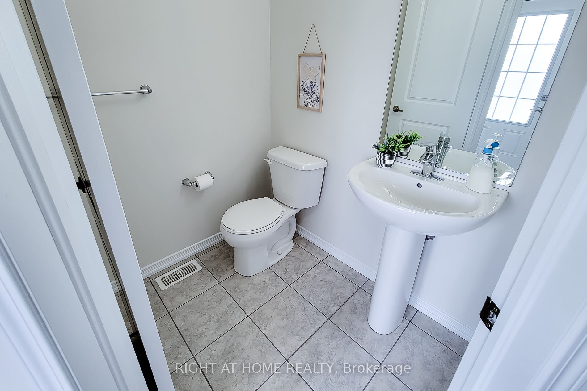 11 Esther Crescent Property Photo 20