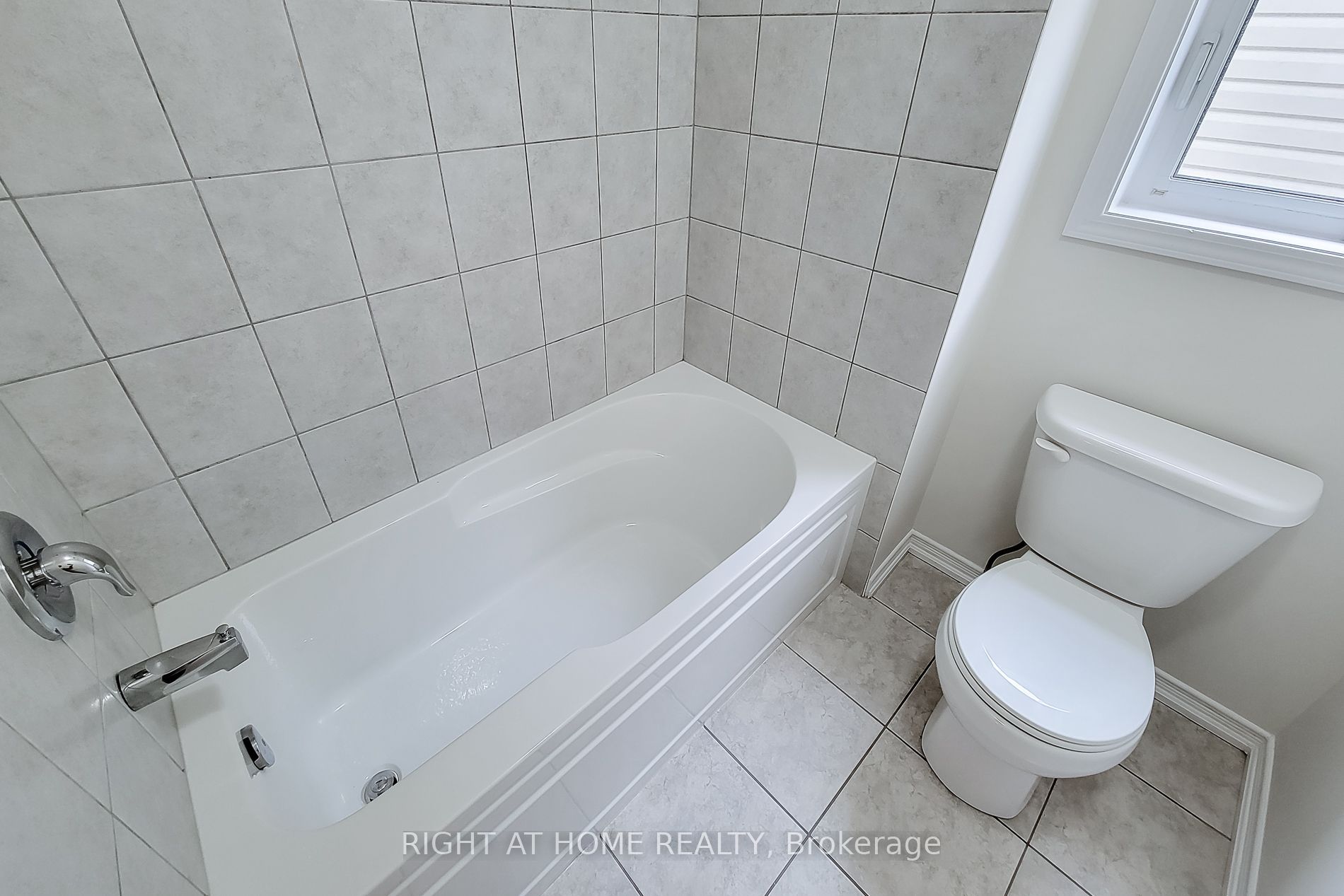 11 Esther Crescent Property Photo 36
