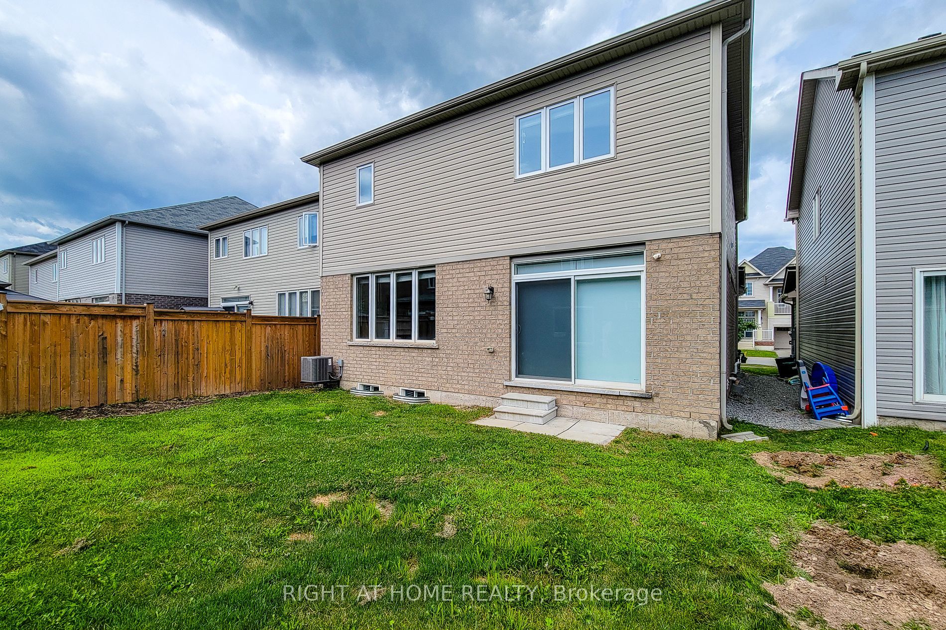 11 Esther Crescent Property Photo 45