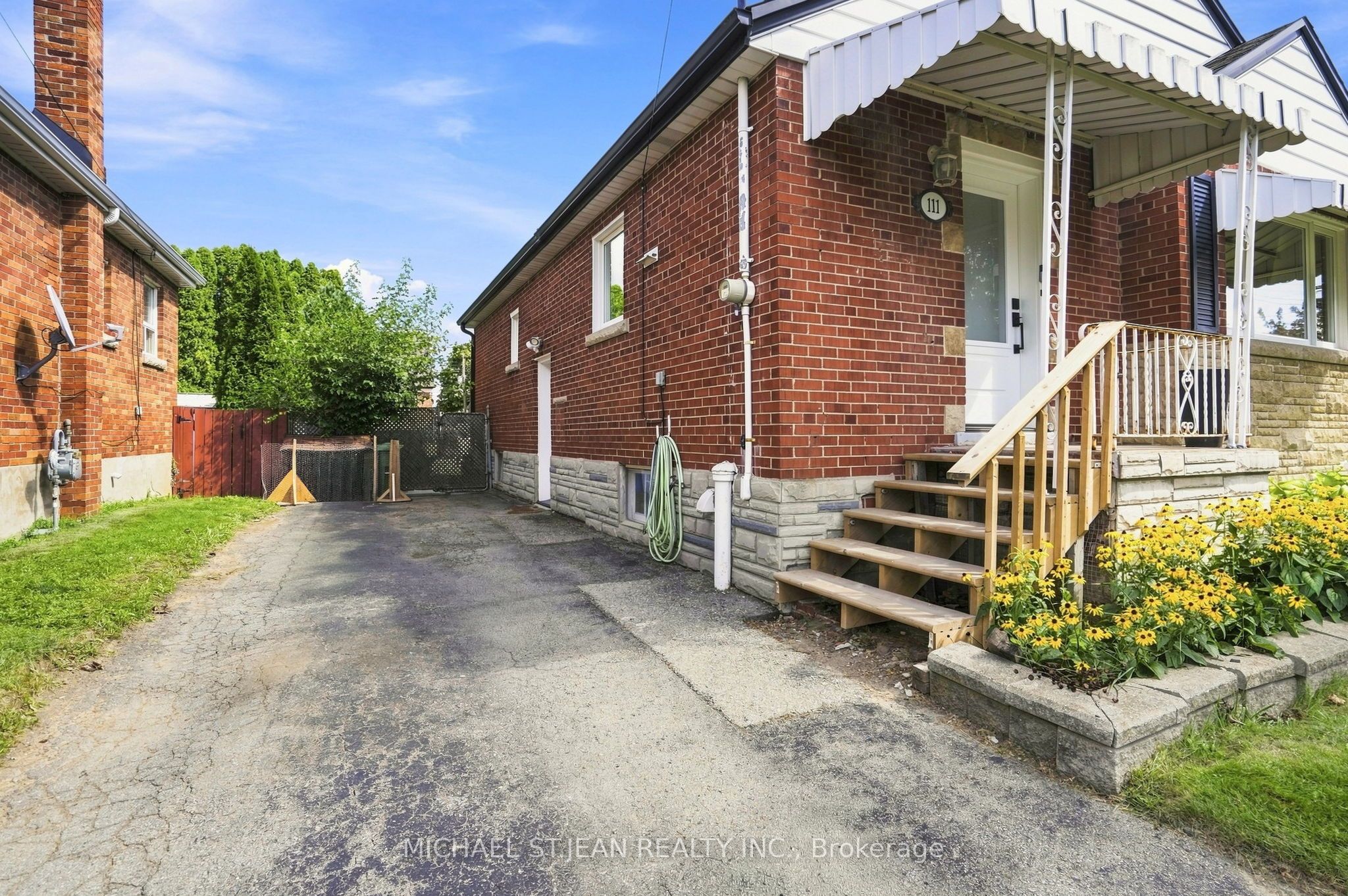 111 Sharon Avenue Property Photo 4