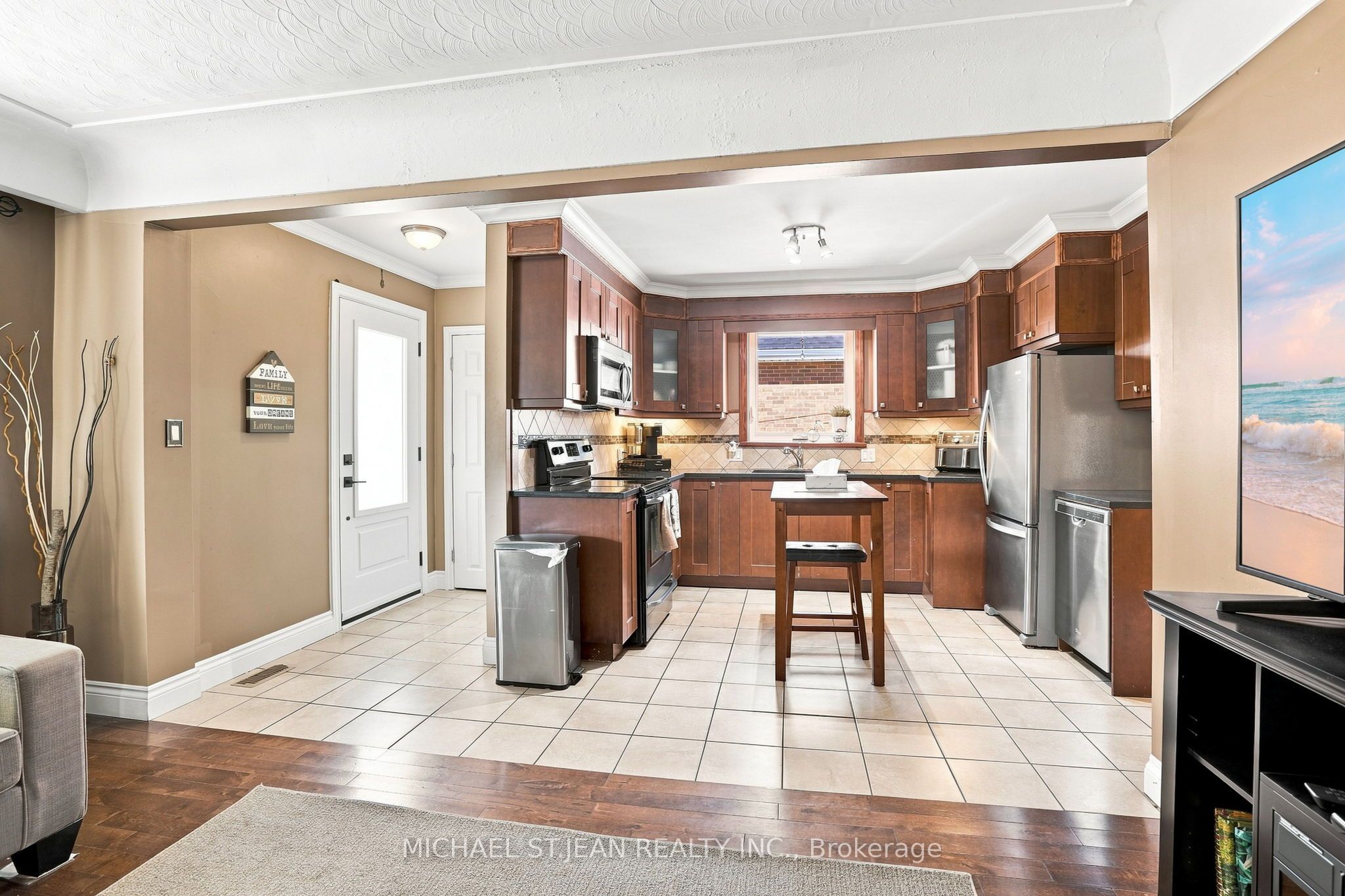 111 Sharon Avenue Property Photo 8