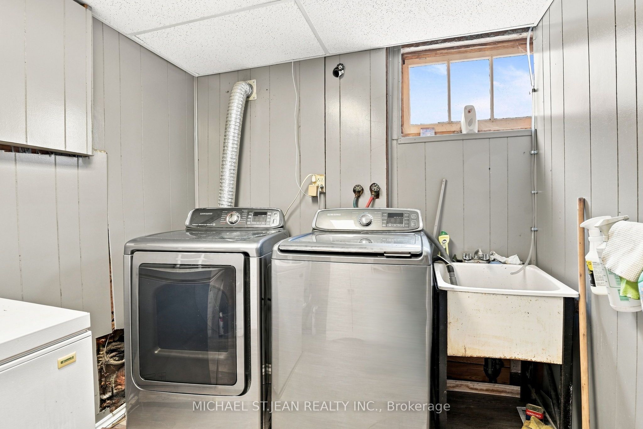 111 Sharon Avenue Property Photo 29