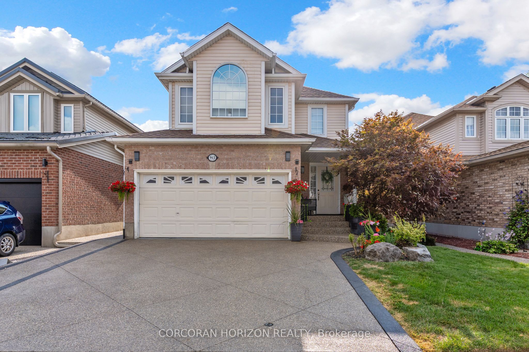 913 Copper Leaf Crescent Property Photo 1