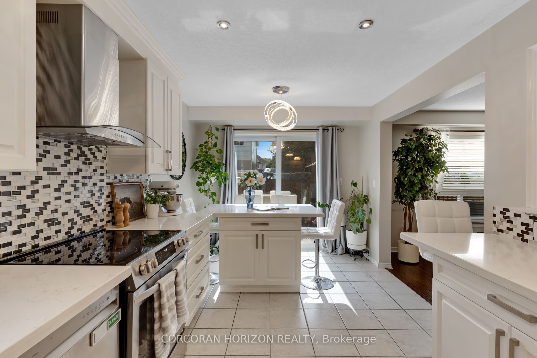 913 Copper Leaf Crescent Property Photo 18