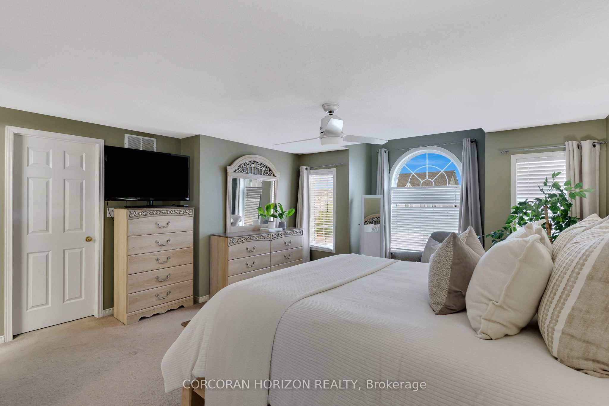 913 Copper Leaf Crescent Property Photo 24