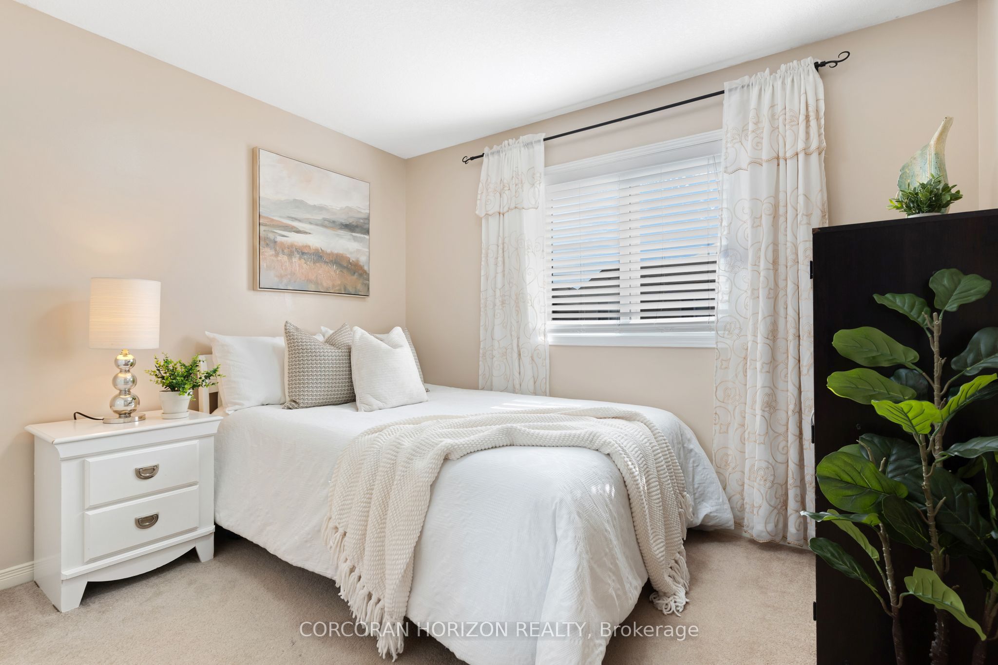 913 Copper Leaf Crescent Property Photo 34