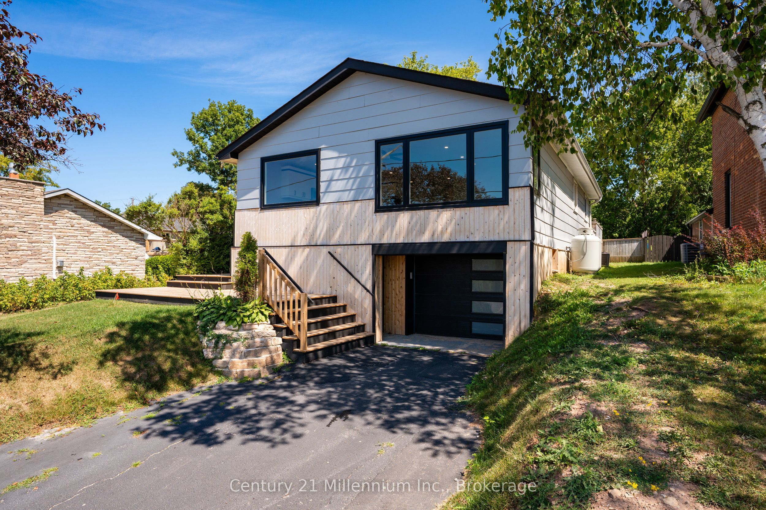 873 9th Avenue E Property Photo 1