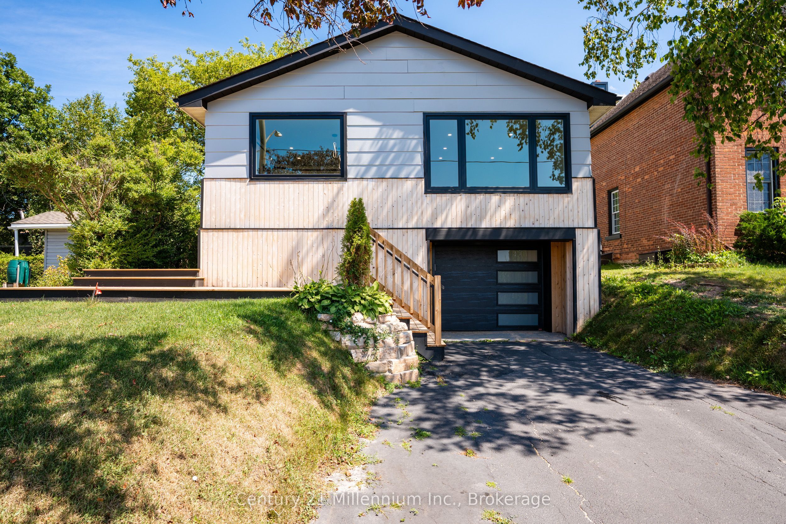 873 9th Avenue E Property Photo 2