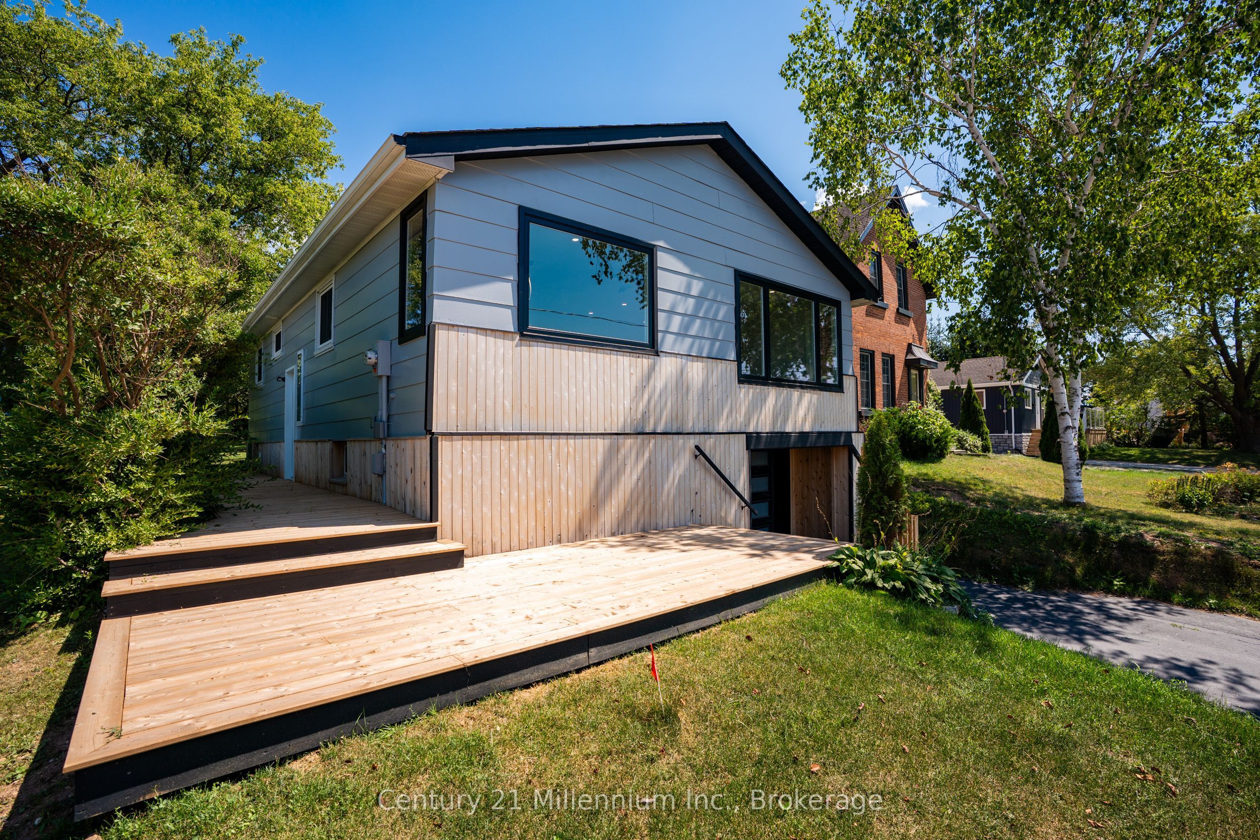873 9th Avenue E Property Photo 3