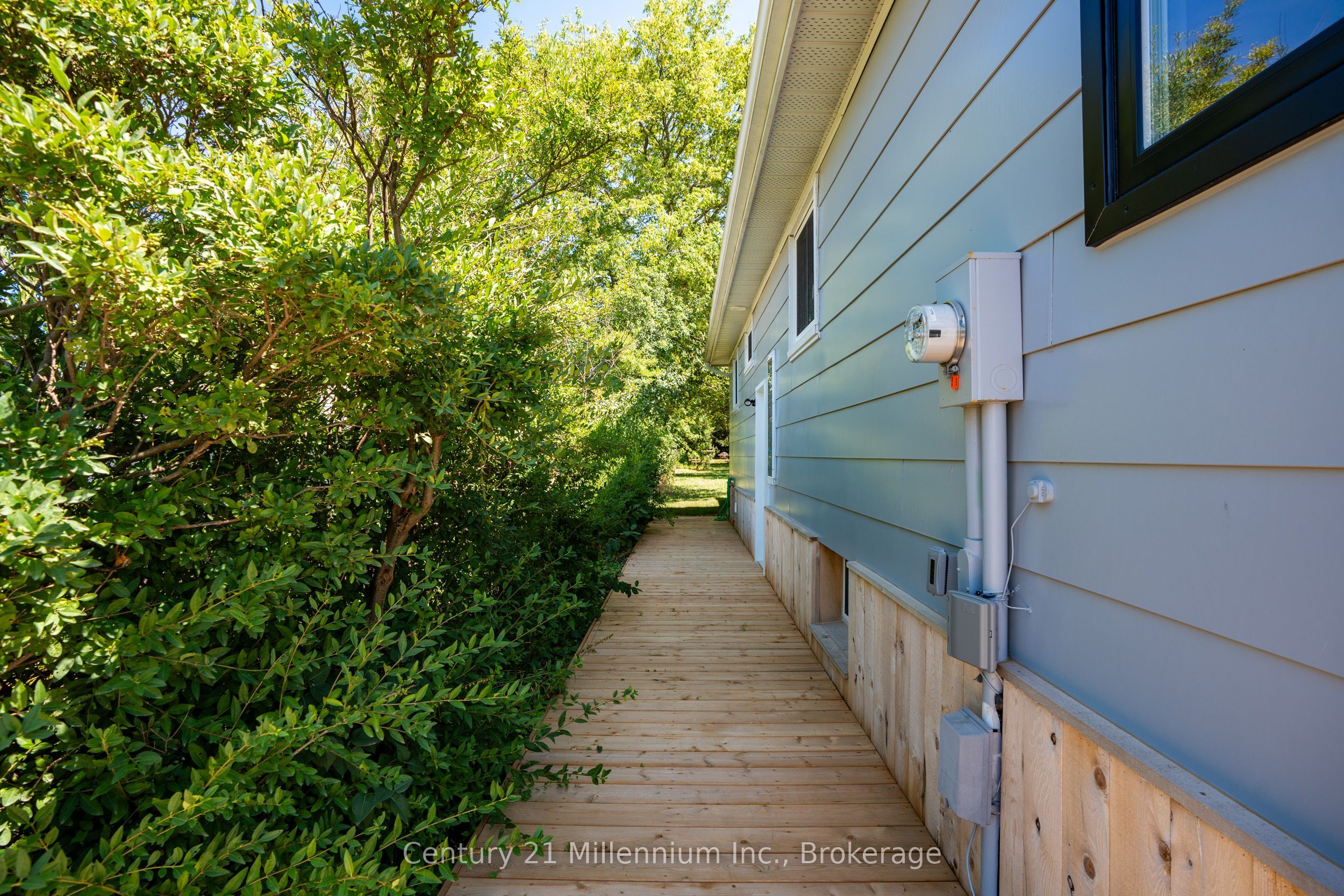 873 9th Avenue E Property Photo 4