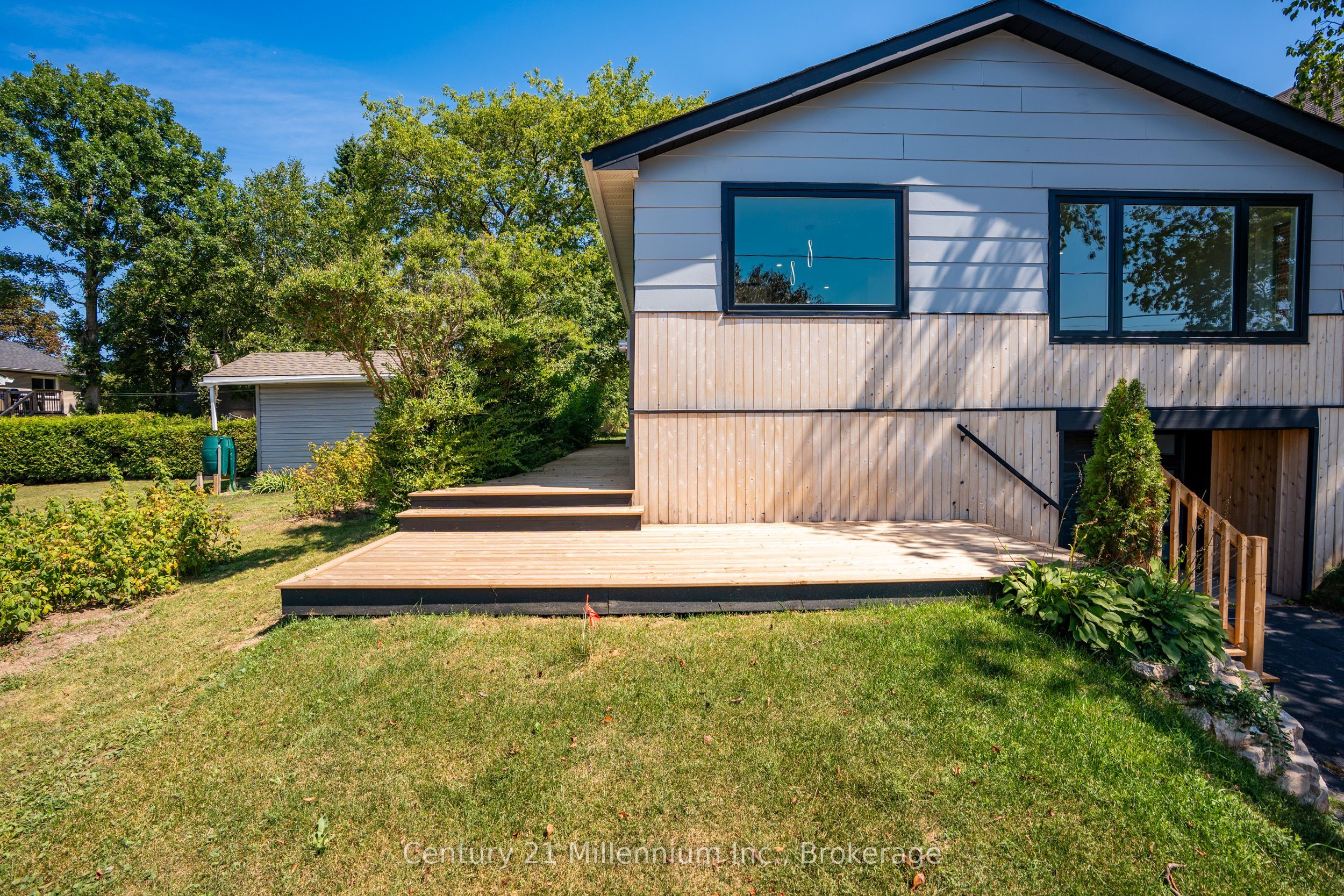 873 9th Avenue E Property Photo 5