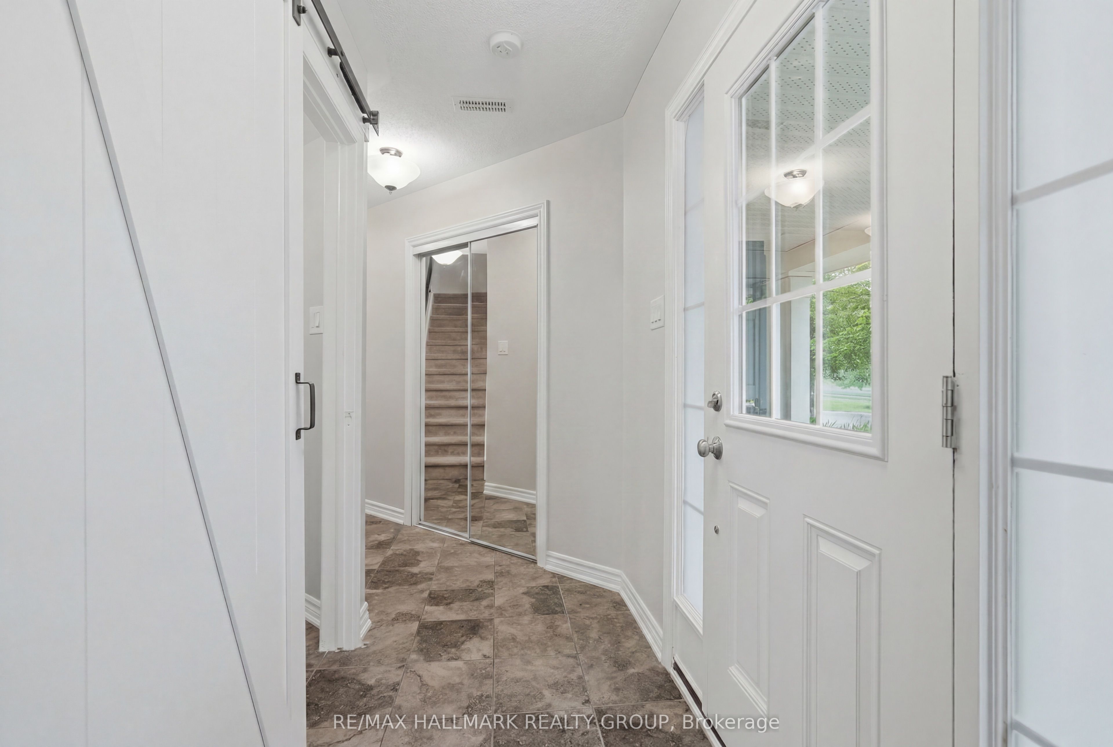 588 Foxlight Circle Property Photo 3