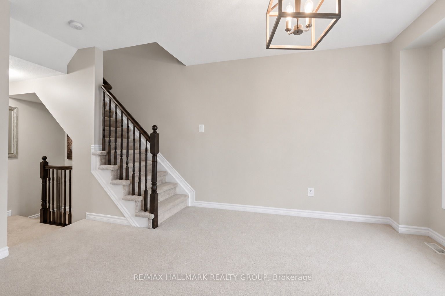 588 Foxlight Circle Property Photo 8