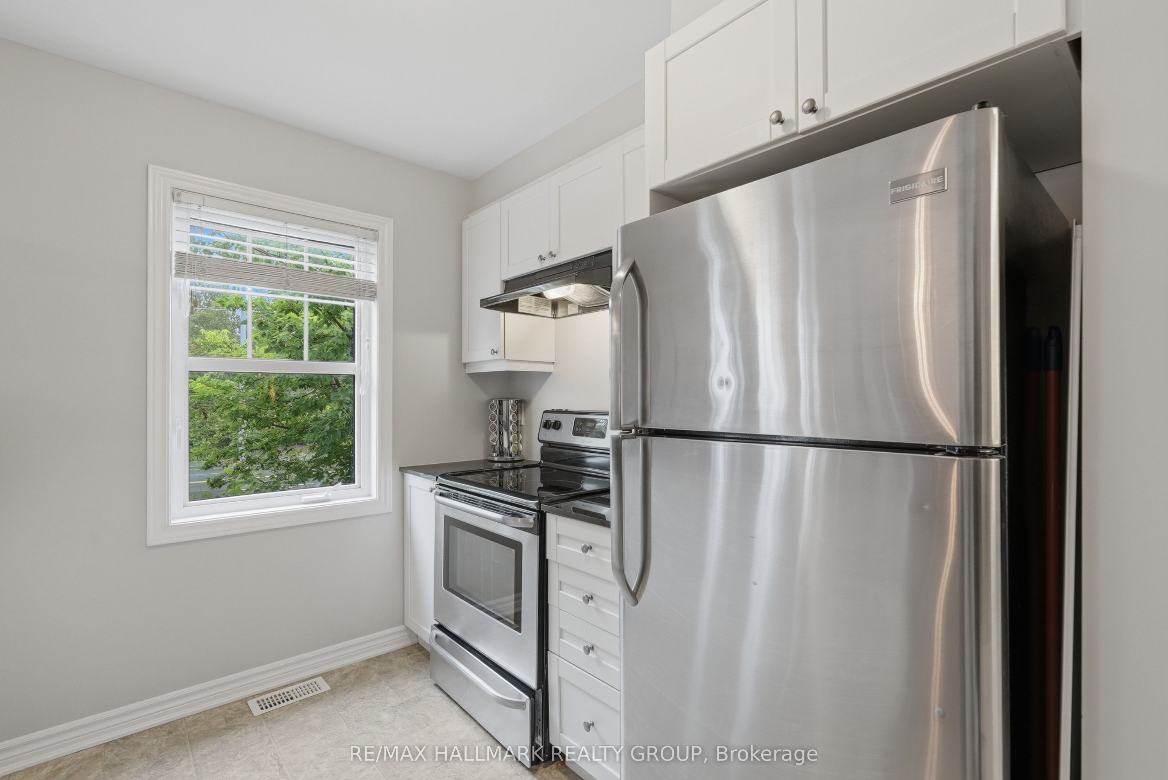 588 Foxlight Circle Property Photo 12