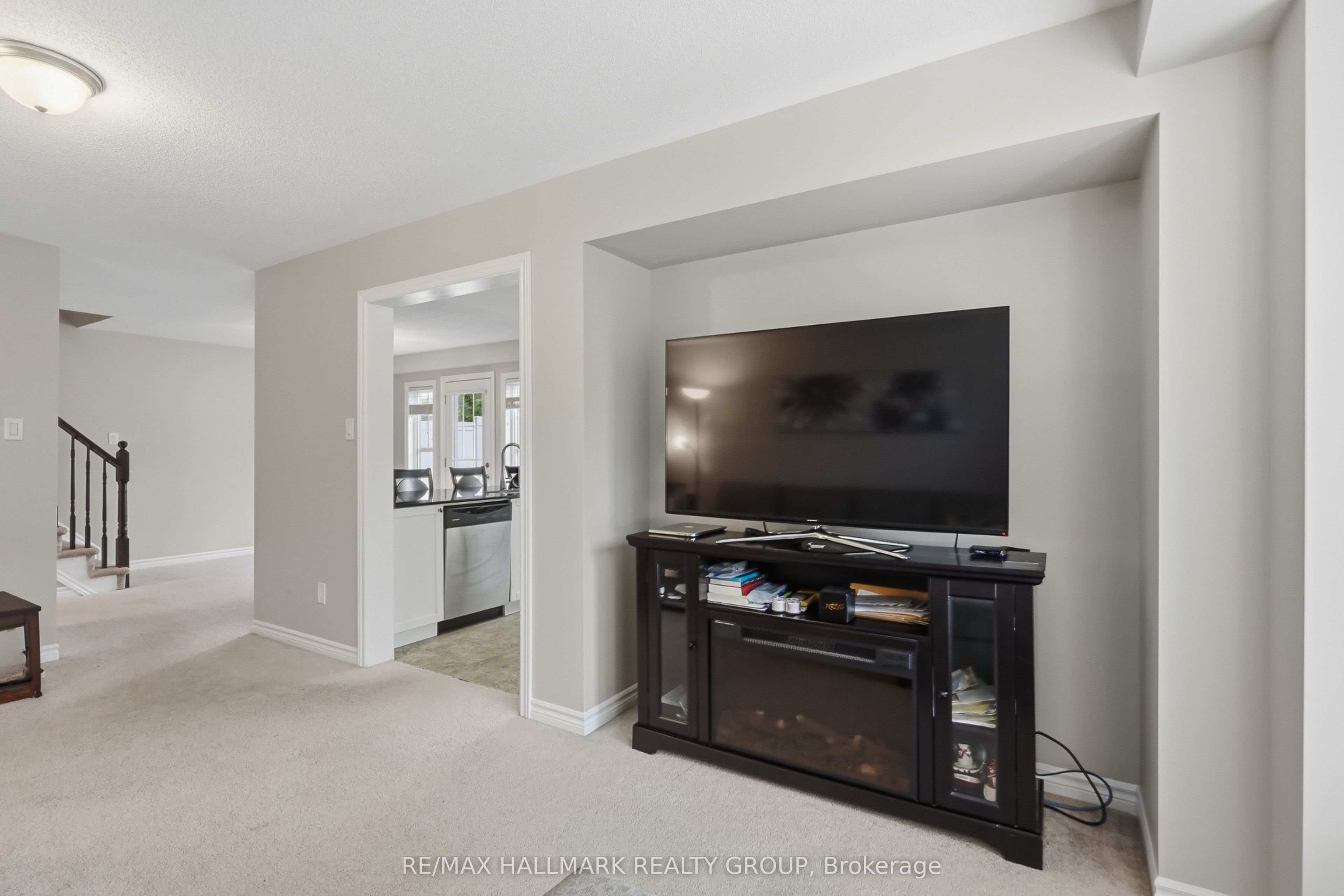 588 Foxlight Circle Property Photo 17