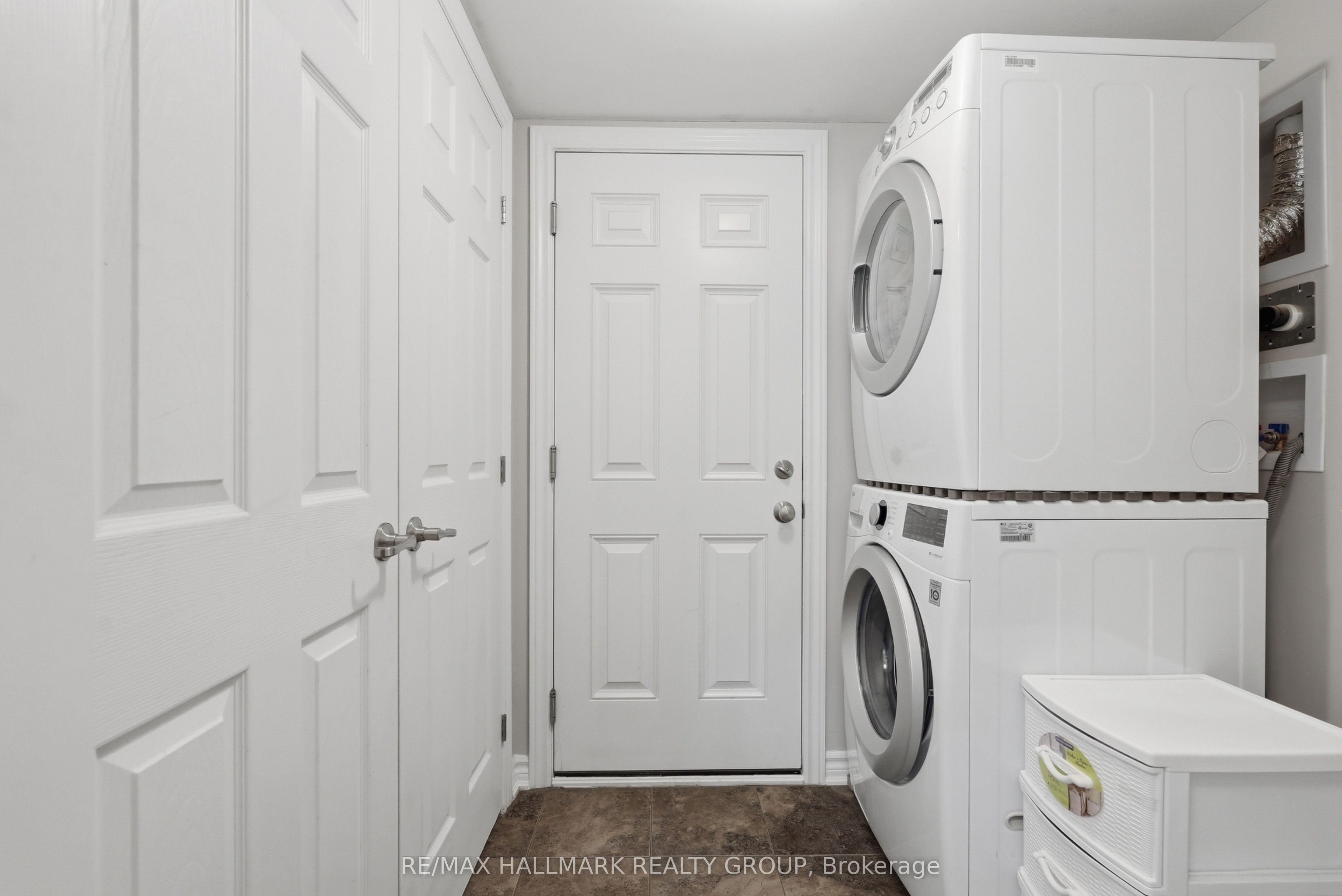 588 Foxlight Circle Property Photo 29