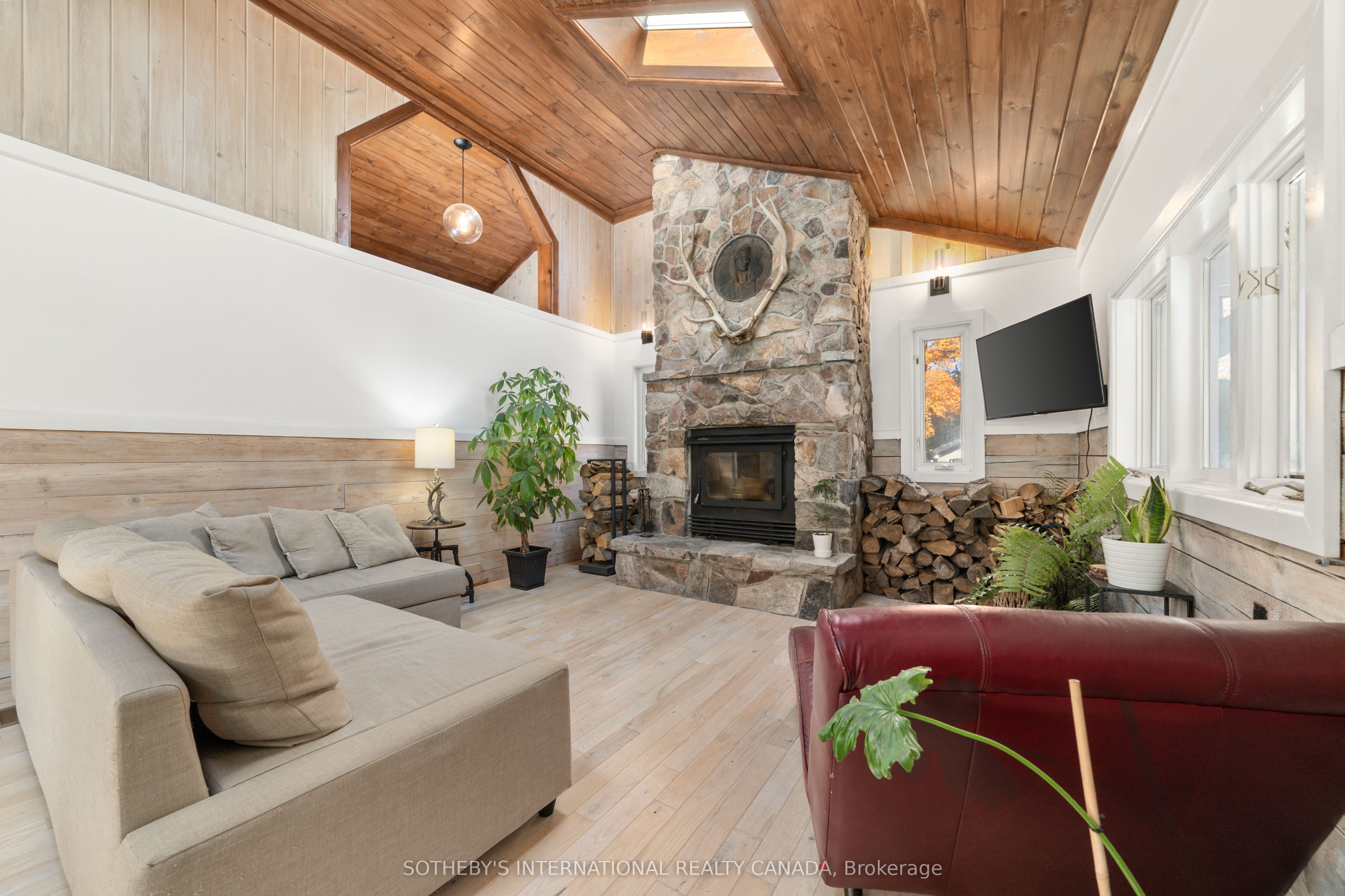 220 Easterbrook Road S Property Photo 8