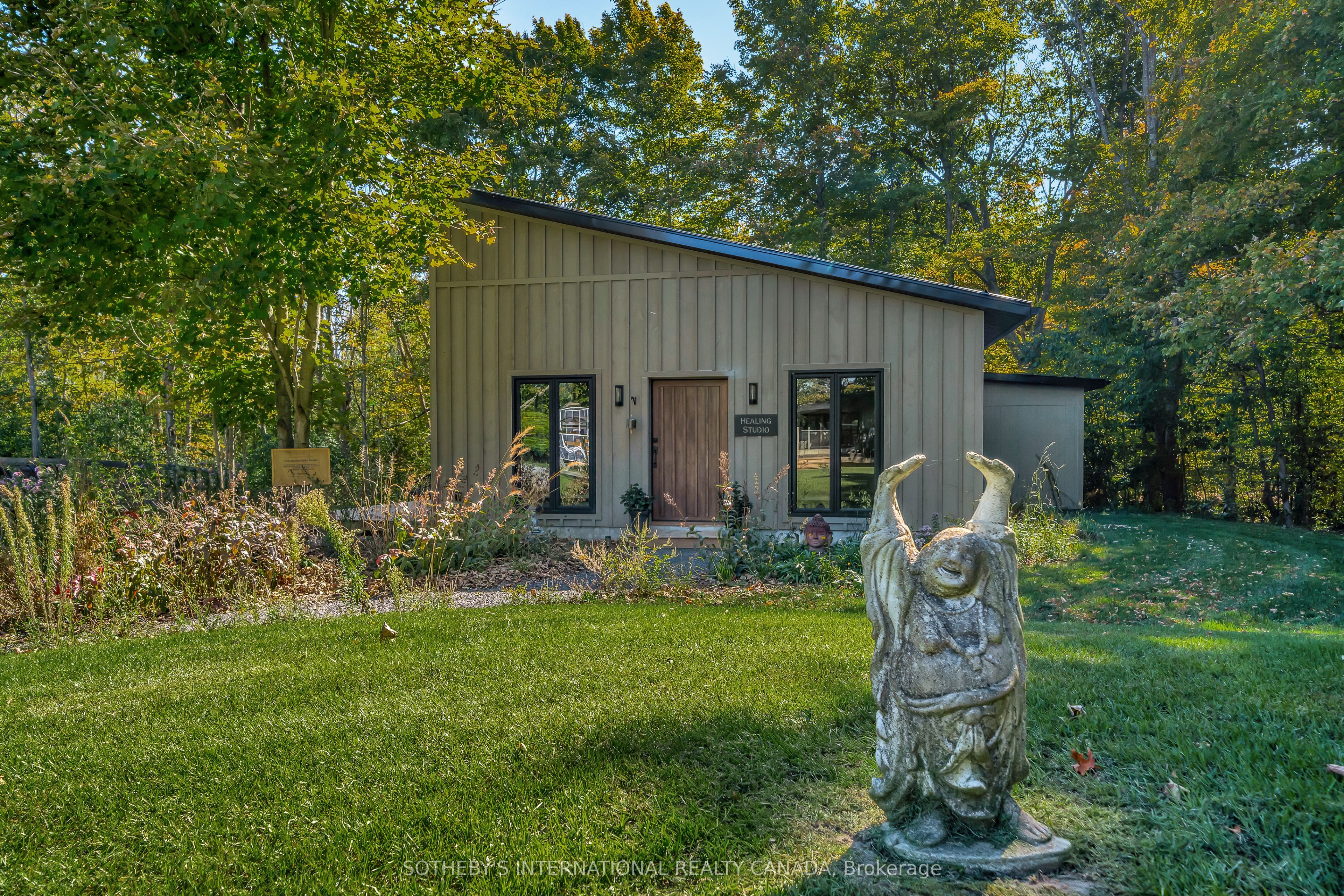 220 Easterbrook Road S Property Photo 29