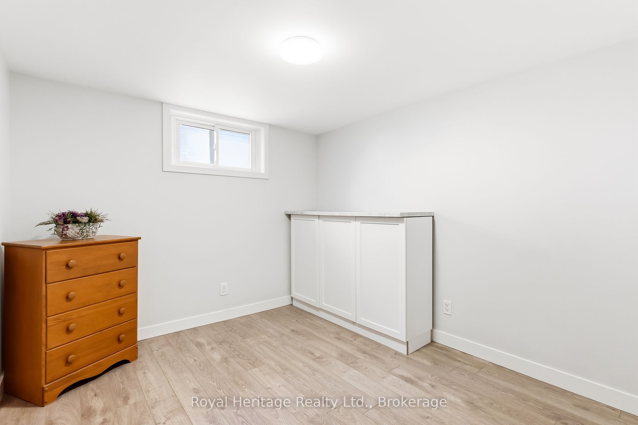 93 Division Street S Property Photo 29