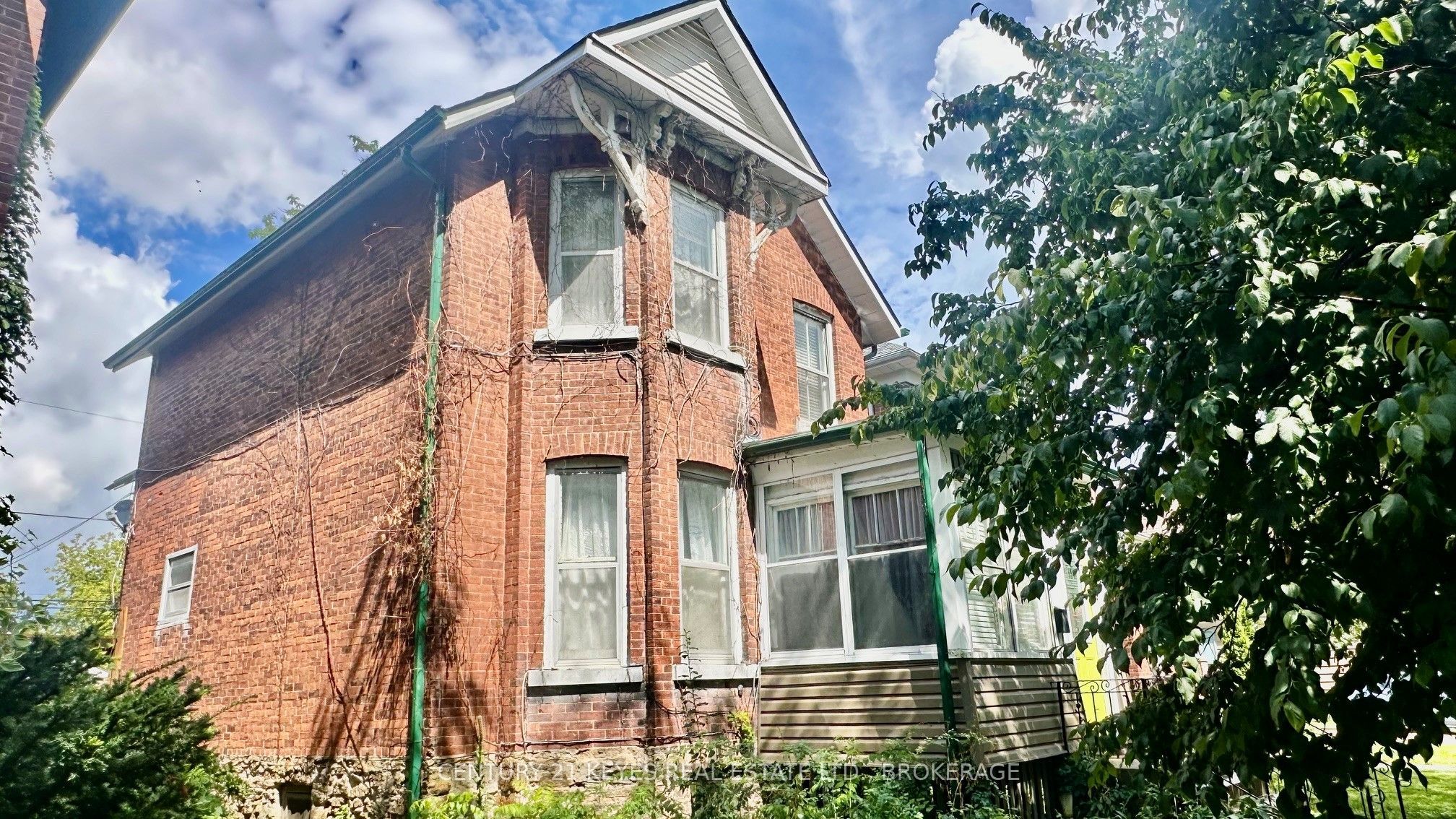 216 Brock Street Property Photo 1