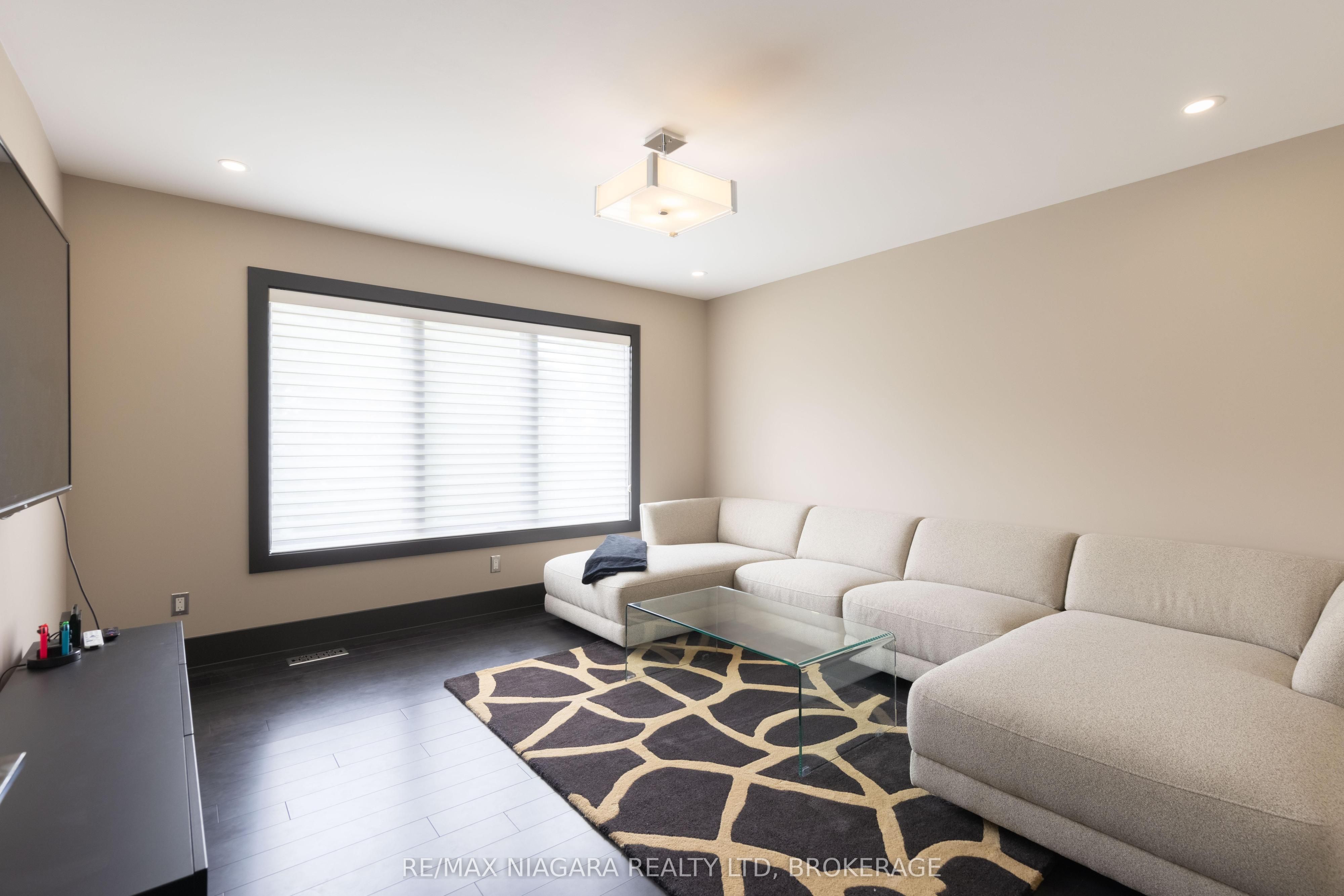 362 Niagara Boulevard Property Photo 30