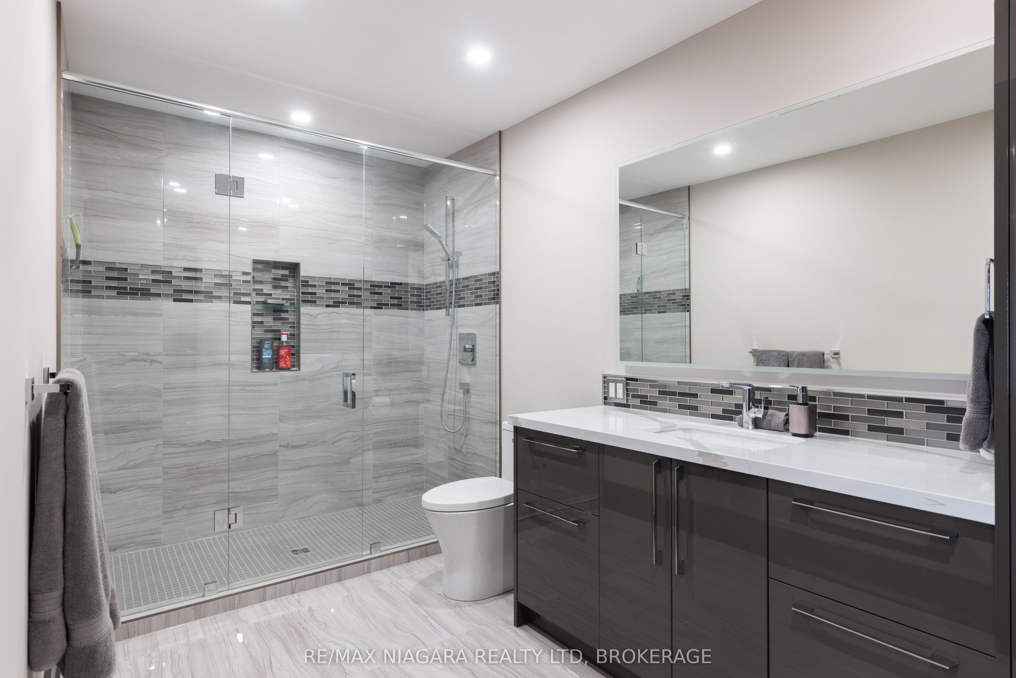 362 Niagara Boulevard Property Photo 33
