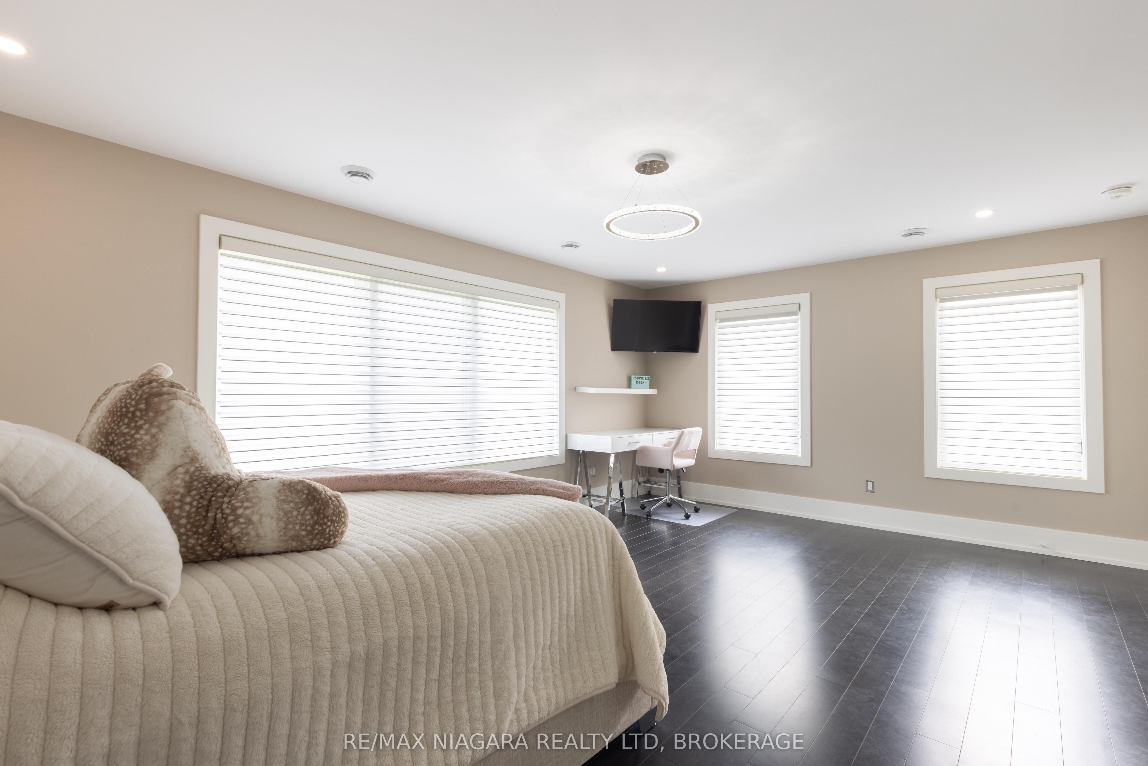 362 Niagara Boulevard Property Photo 35