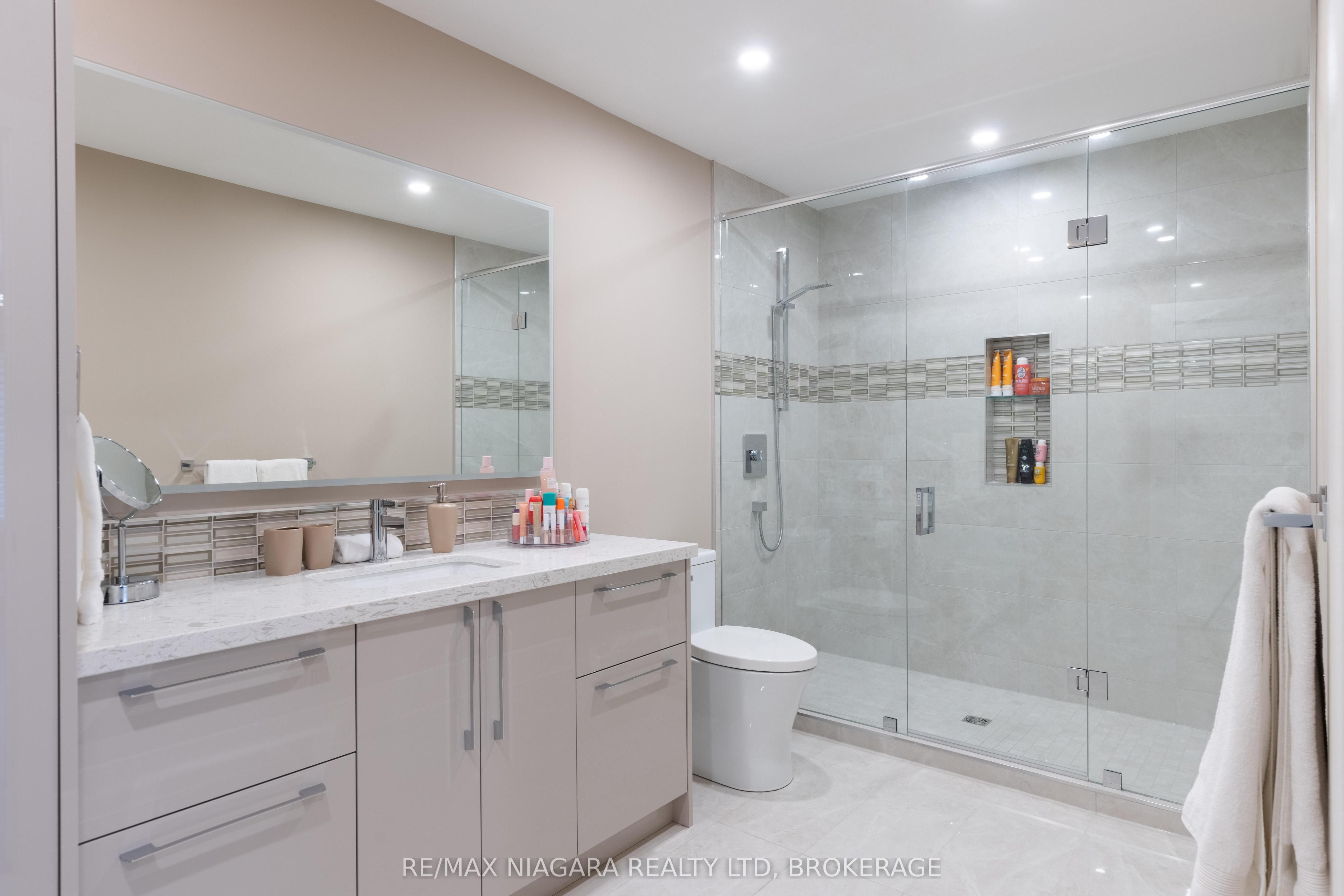 362 Niagara Boulevard Property Photo 36