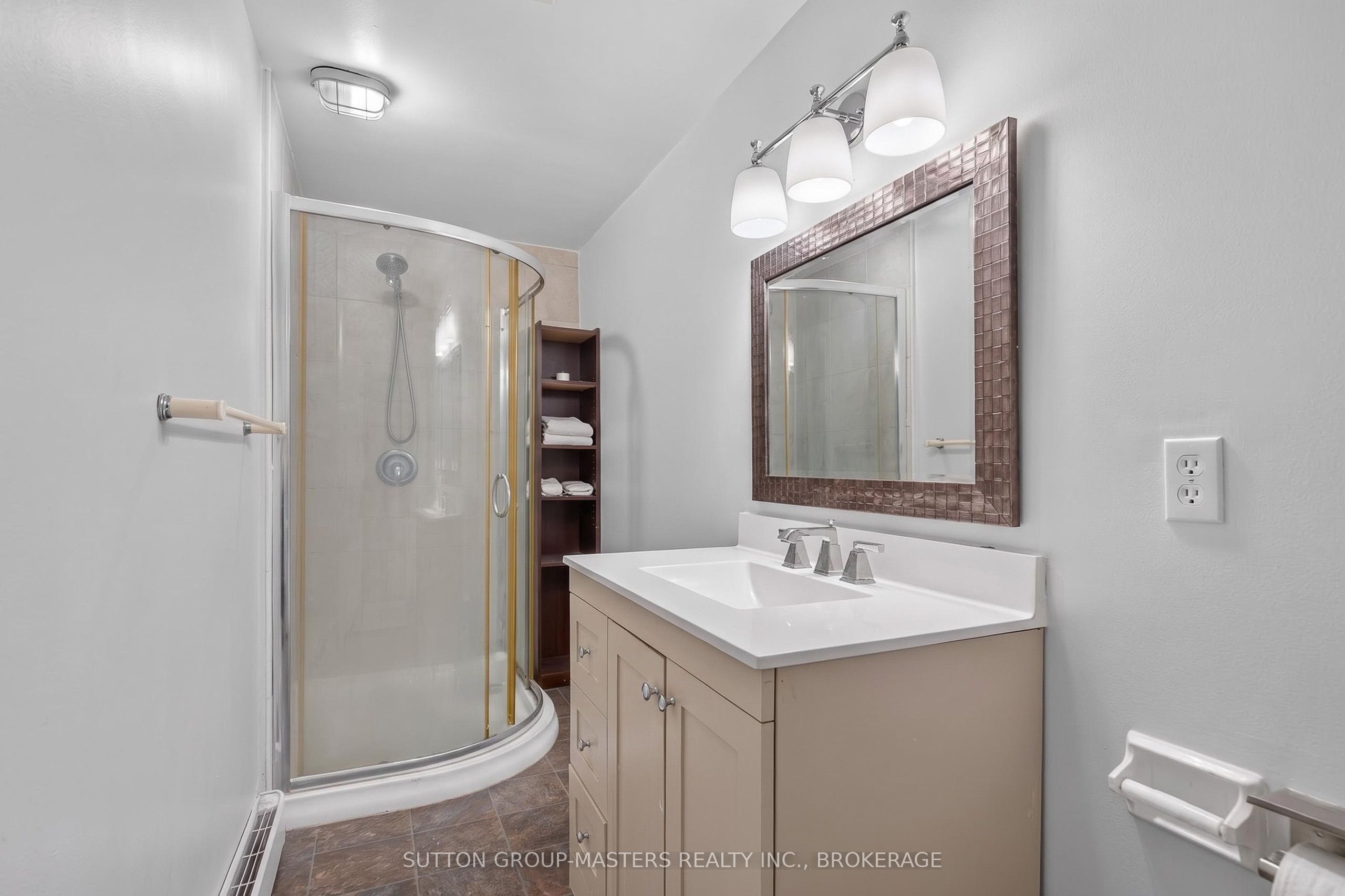 380 Barrie Street Property Photo 4