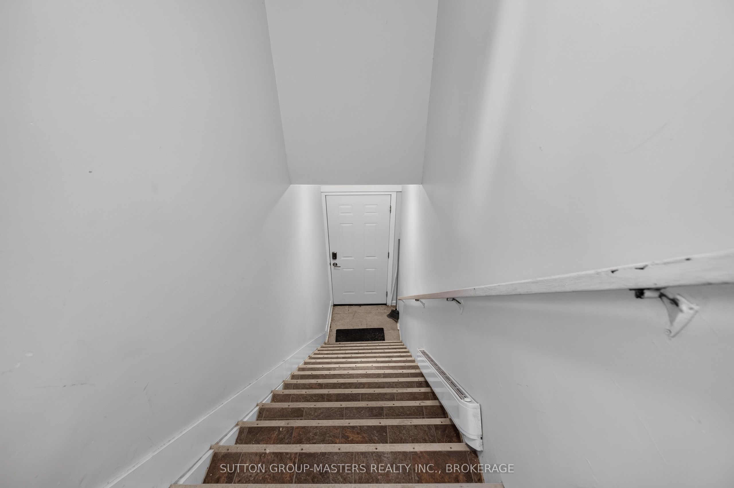 380 Barrie Street Property Photo 5