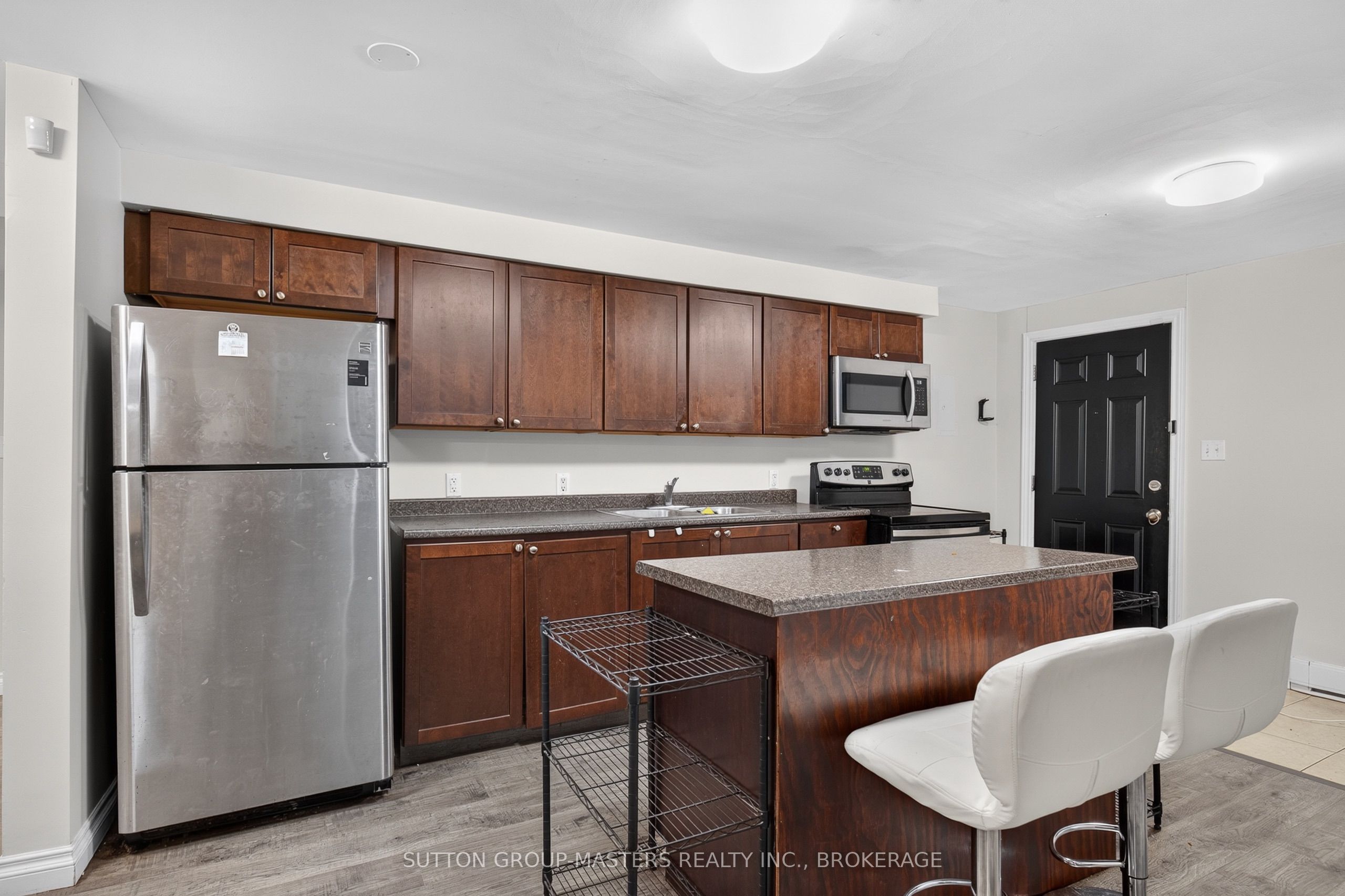 380 Barrie Street Property Photo 6