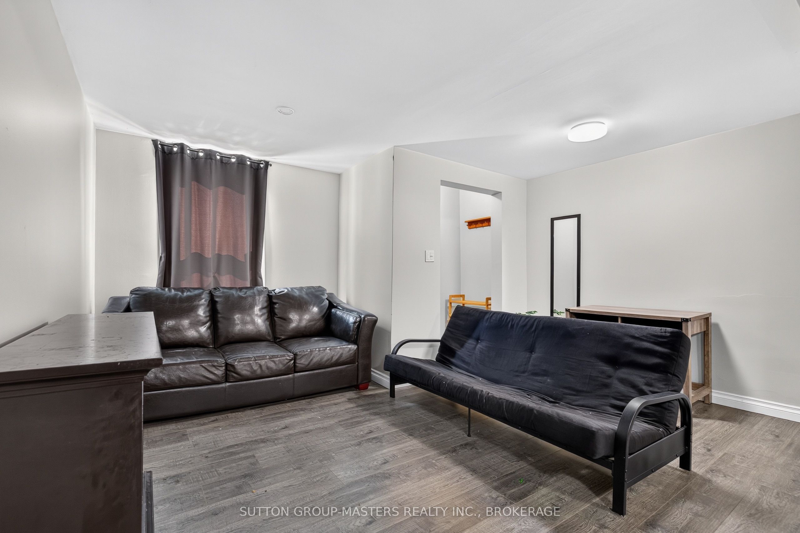 380 Barrie Street Property Photo 7