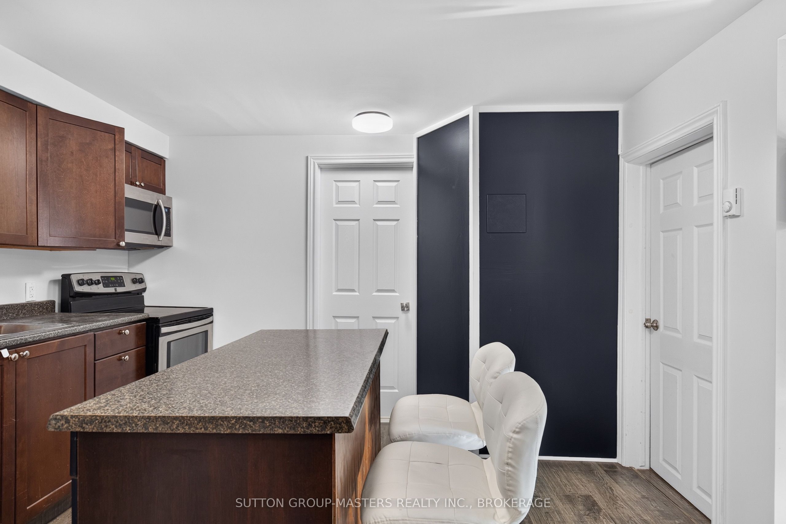 380 Barrie Street Property Photo 10