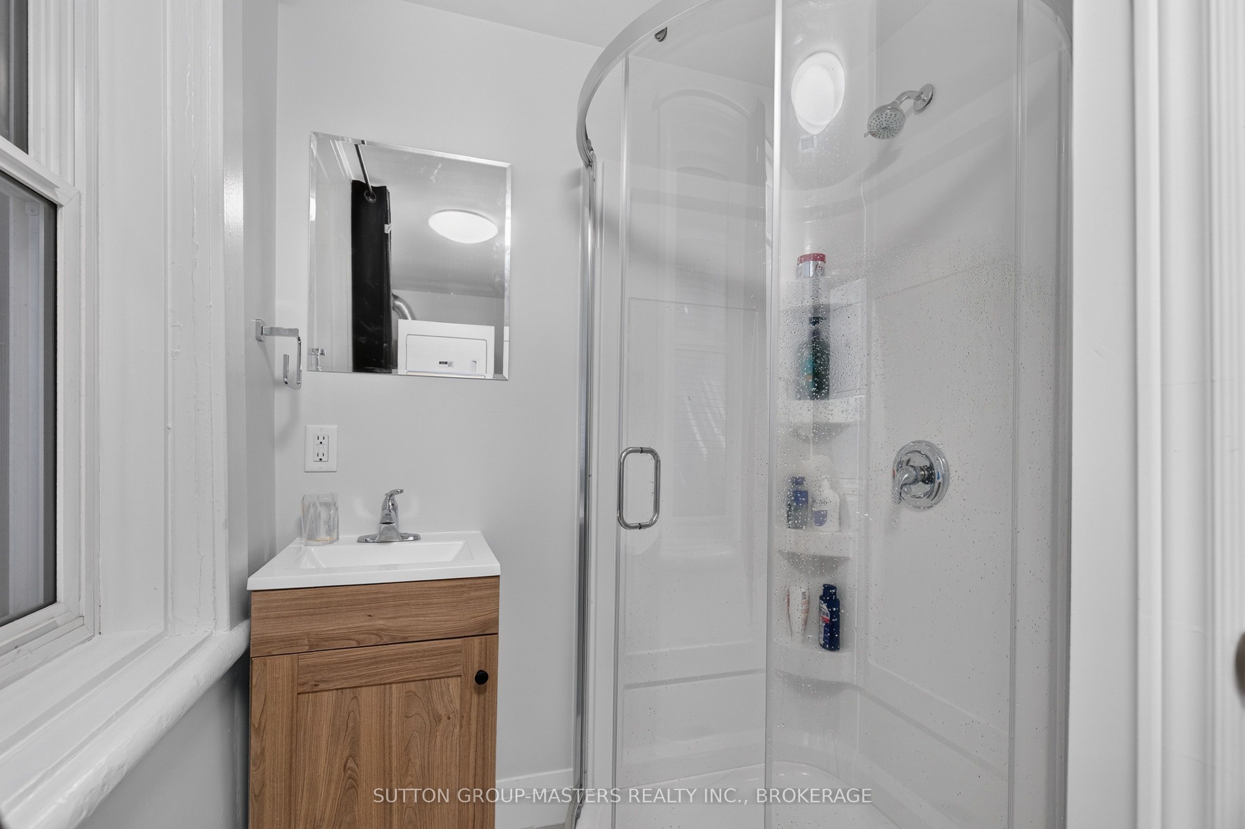 380 Barrie Street Property Photo 11