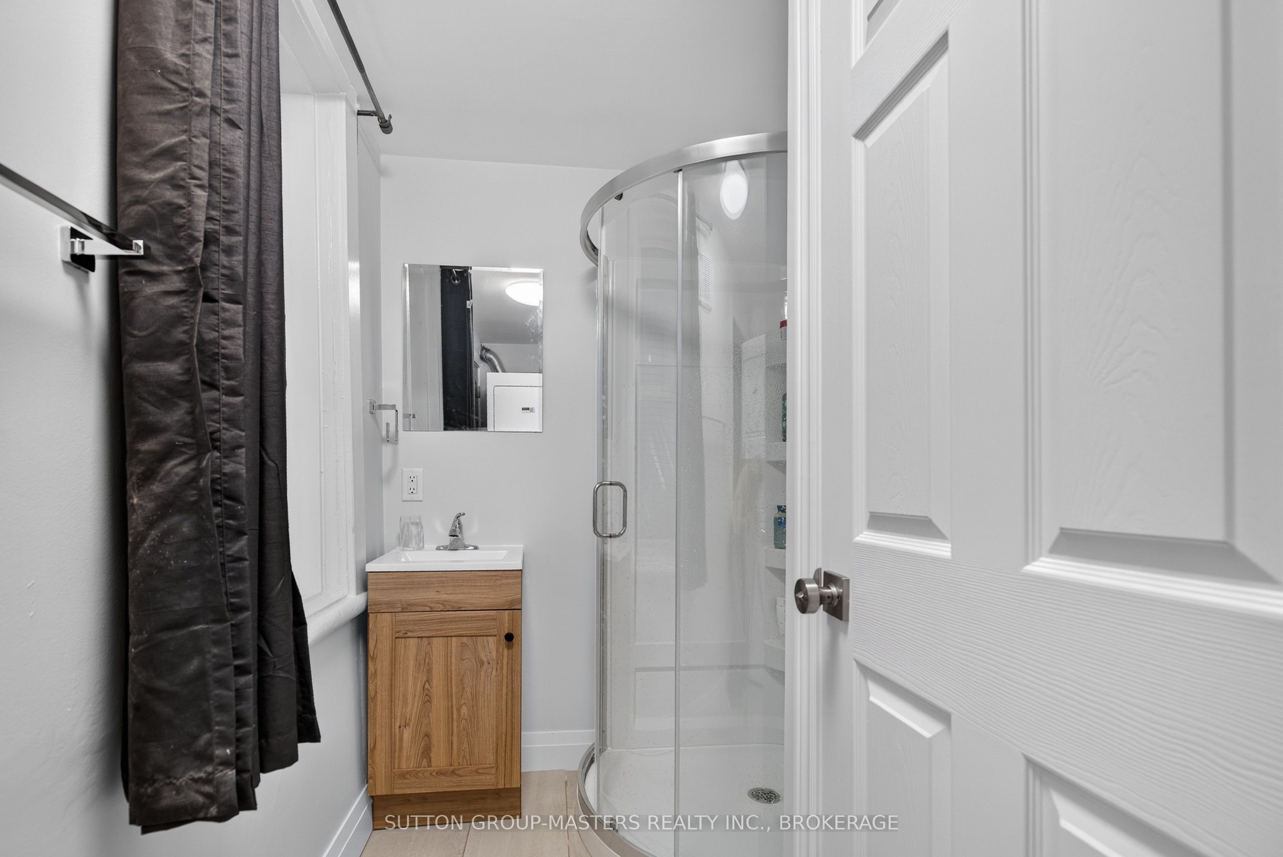 380 Barrie Street Property Photo 12